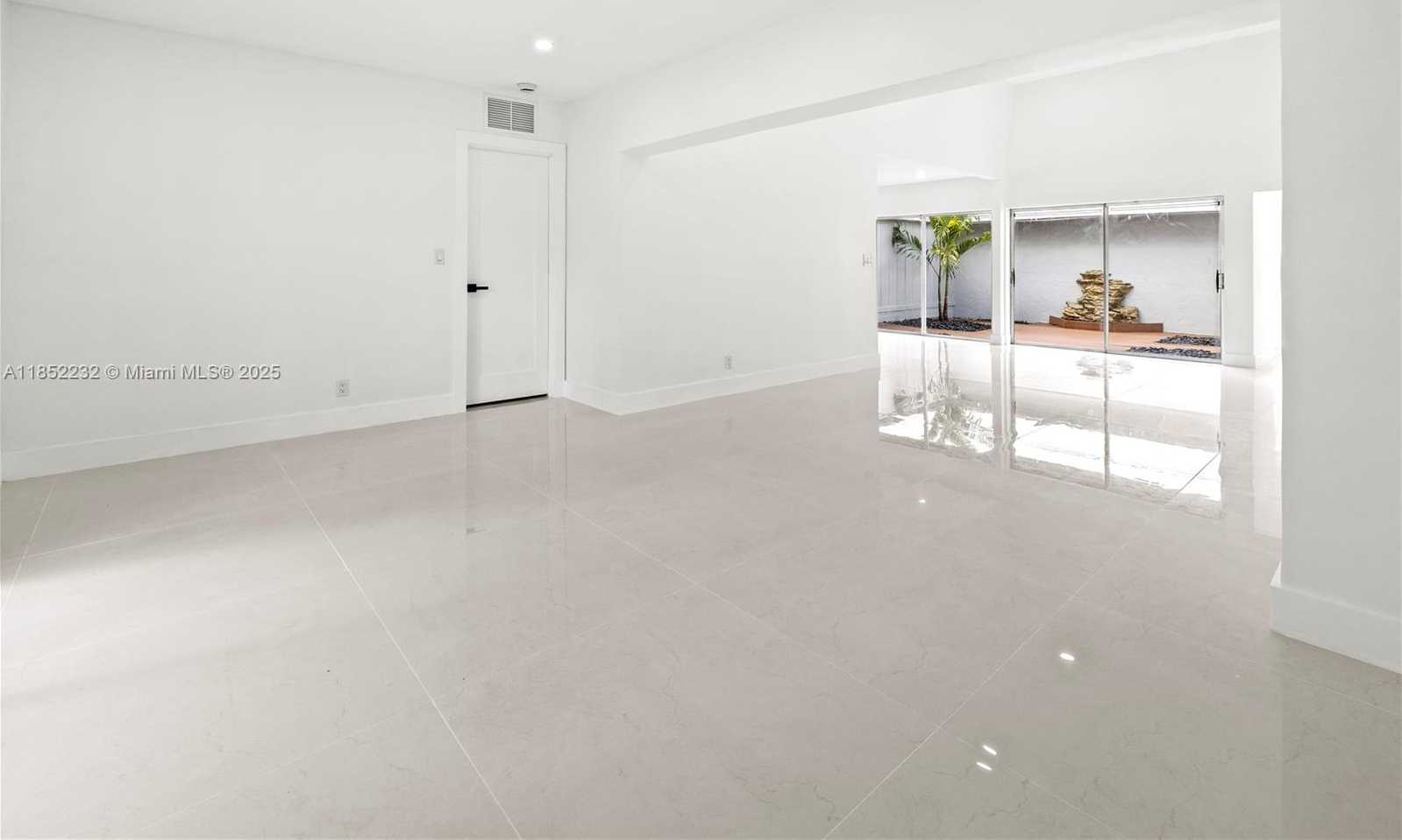 Small Image of 5000 BAYBERRY LN, Tamarac Number 13