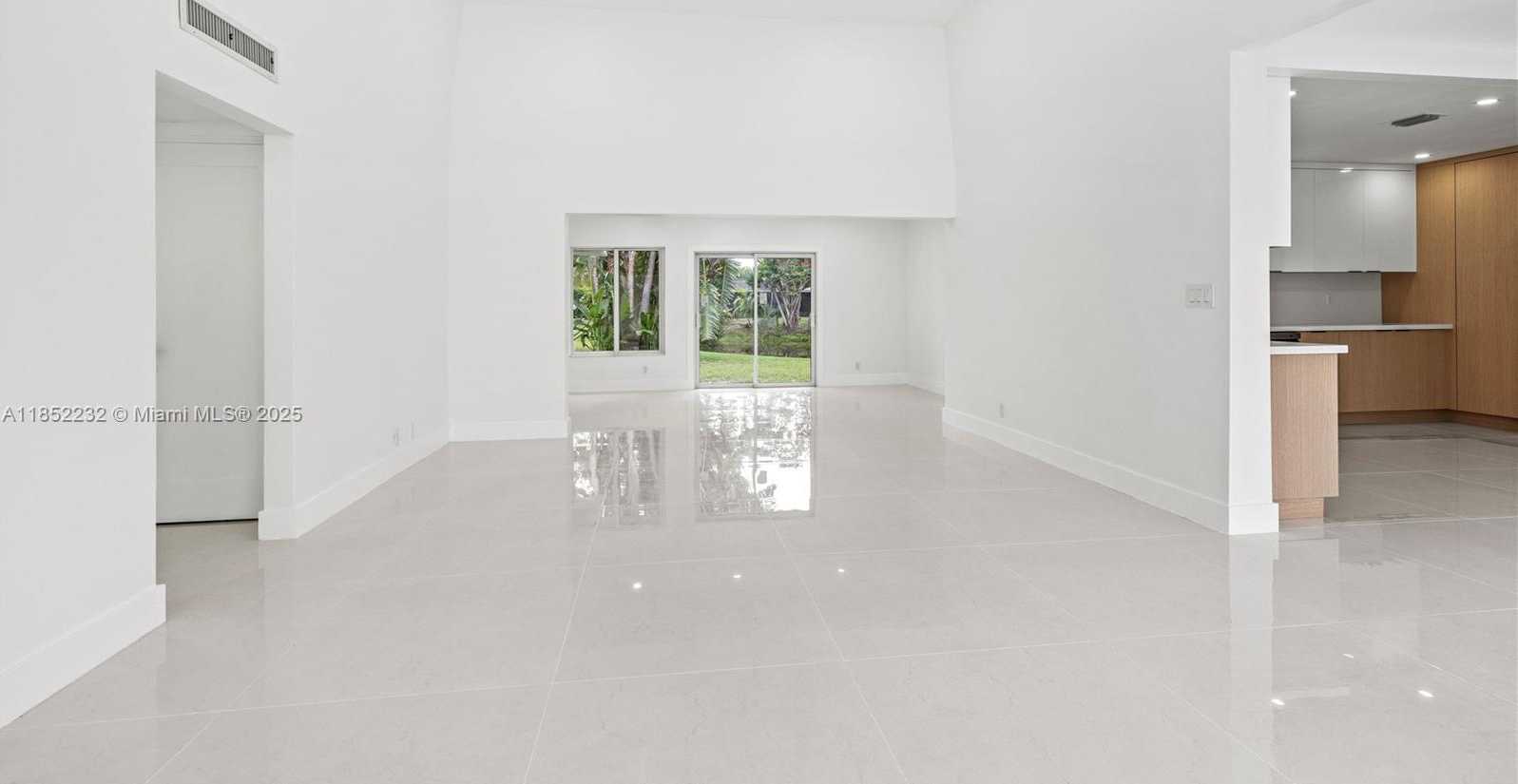 Small Image of 5000 BAYBERRY LN, Tamarac Number 14