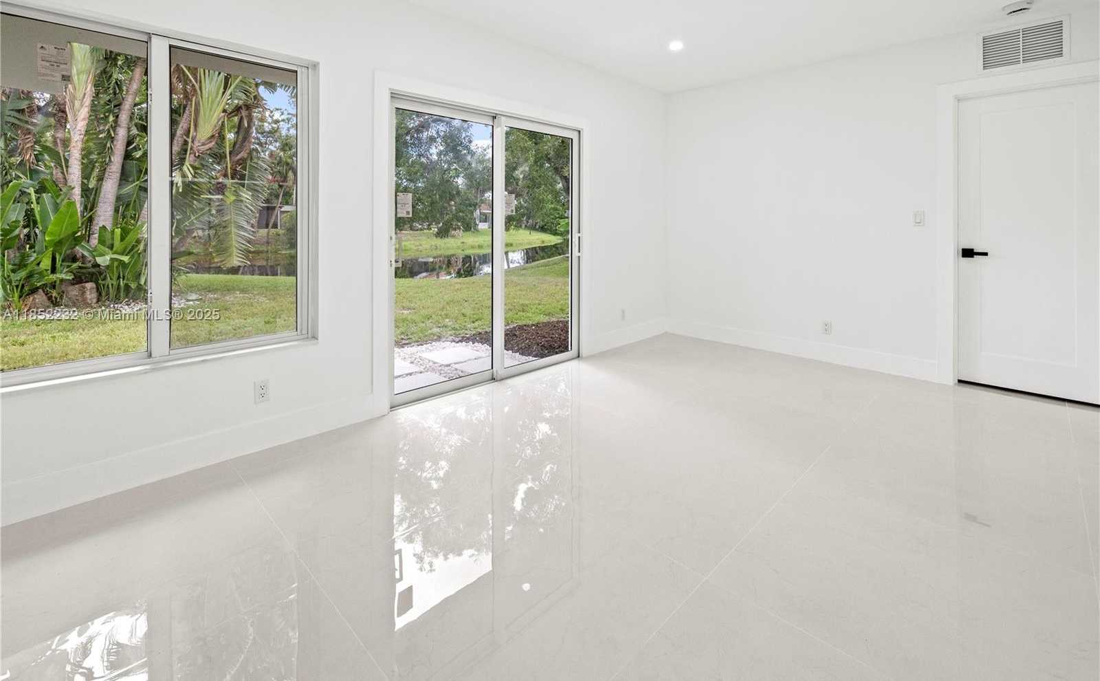 Small Image of 5000 BAYBERRY LN, Tamarac Number 15