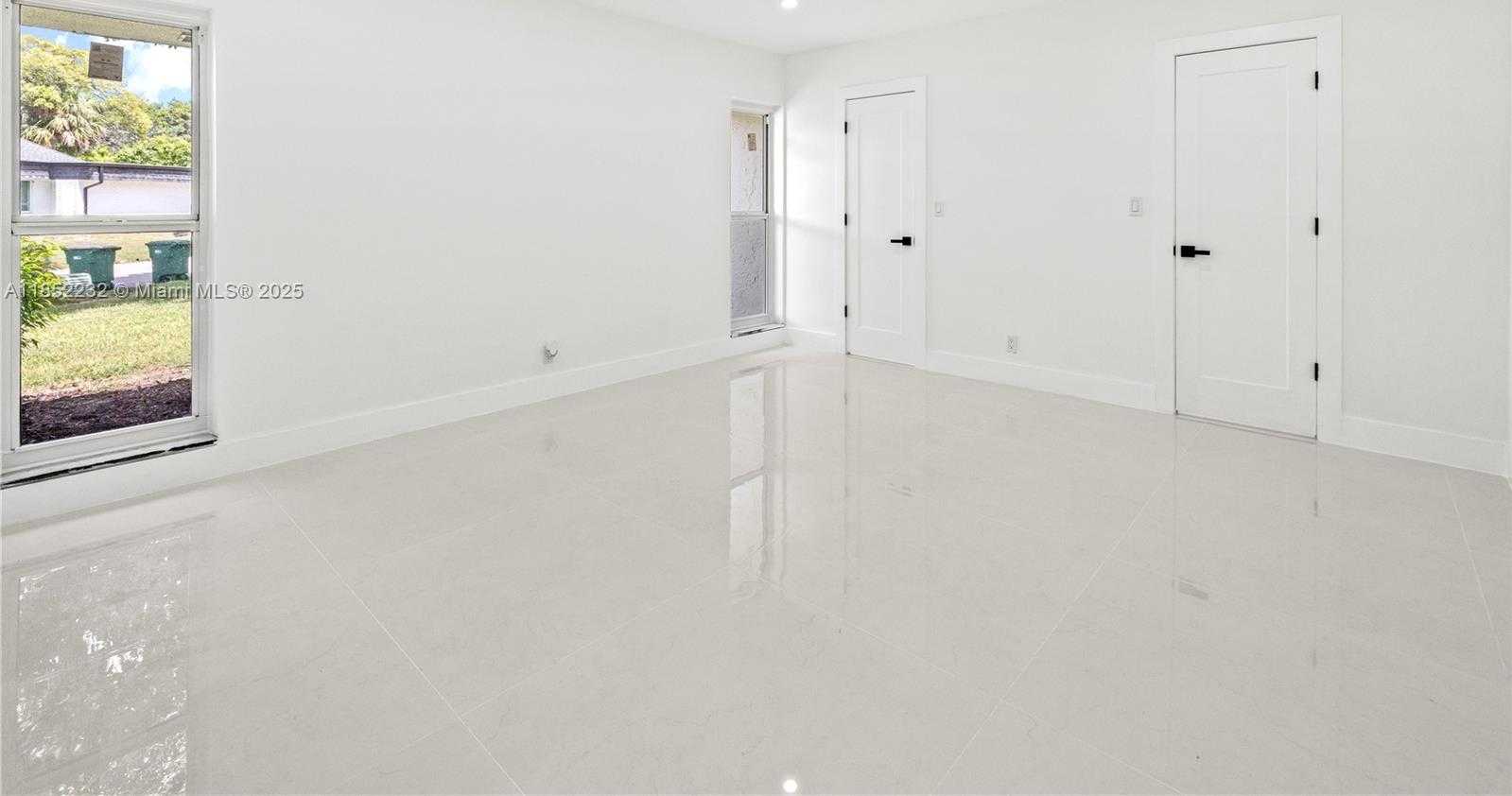 Small Image of 5000 BAYBERRY LN, Tamarac Number 16
