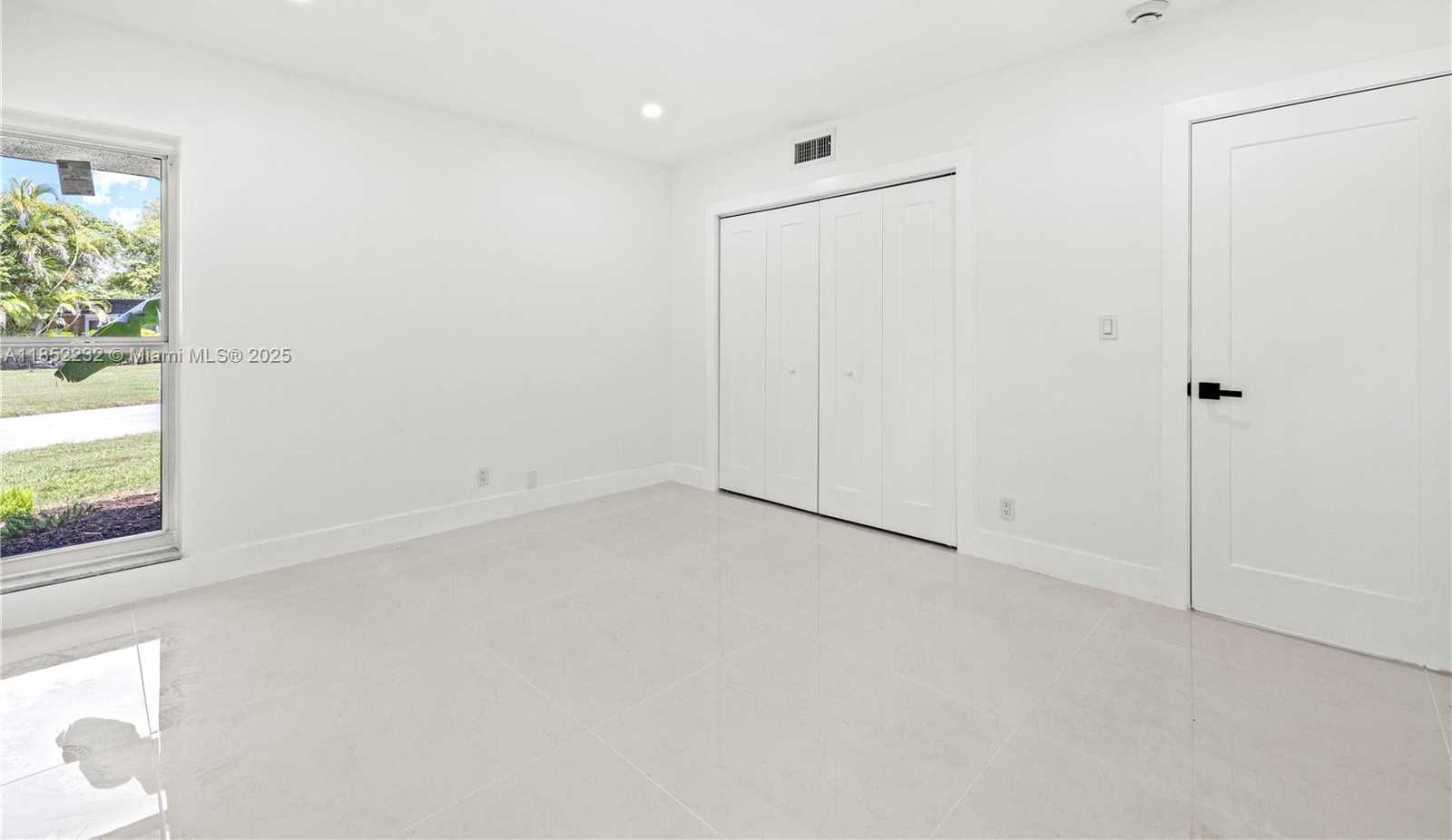 Small Image of 5000 BAYBERRY LN, Tamarac Number 19