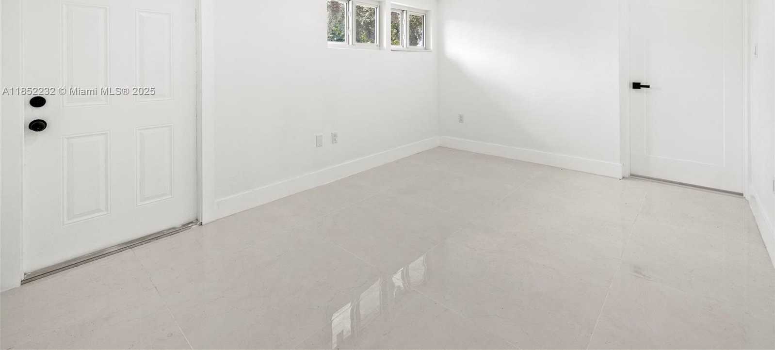Small Image of 5000 BAYBERRY LN, Tamarac Number 25