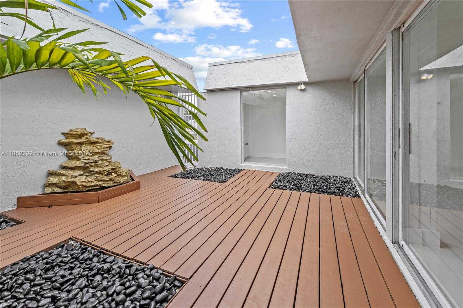 Small Image of 5000 BAYBERRY LN, Tamarac Number 27