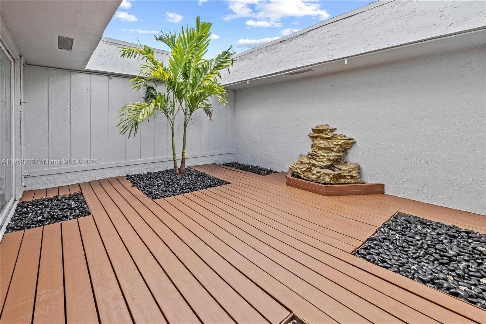 Small Image of 5000 BAYBERRY LN, Tamarac Number 28
