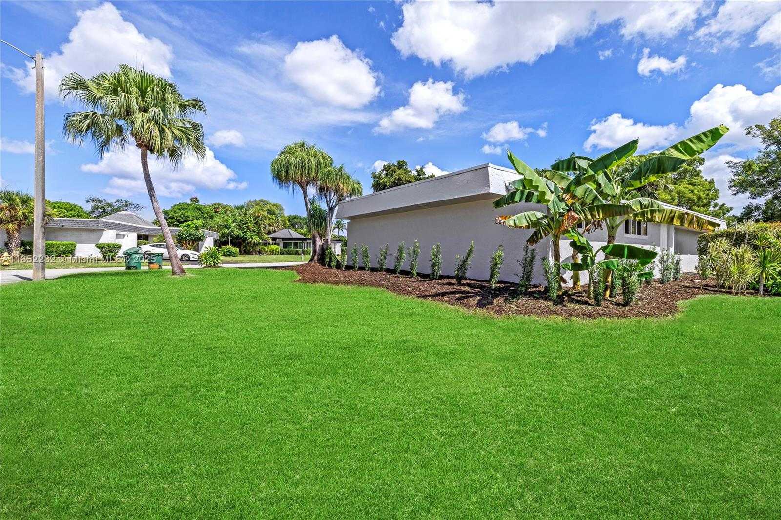 Small Image of 5000 BAYBERRY LN, Tamarac Number 32