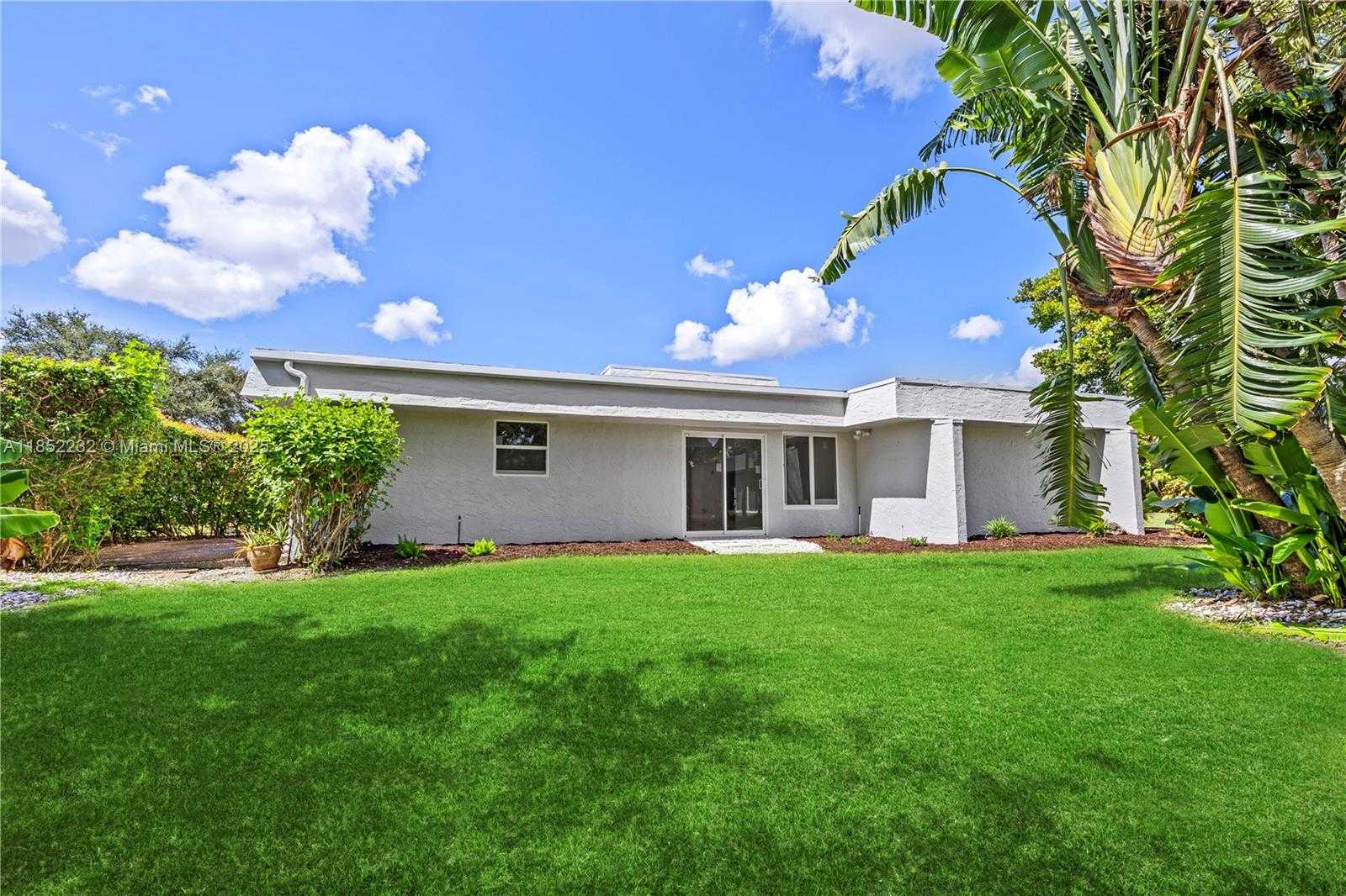 Small Image of 5000 BAYBERRY LN, Tamarac Number 34