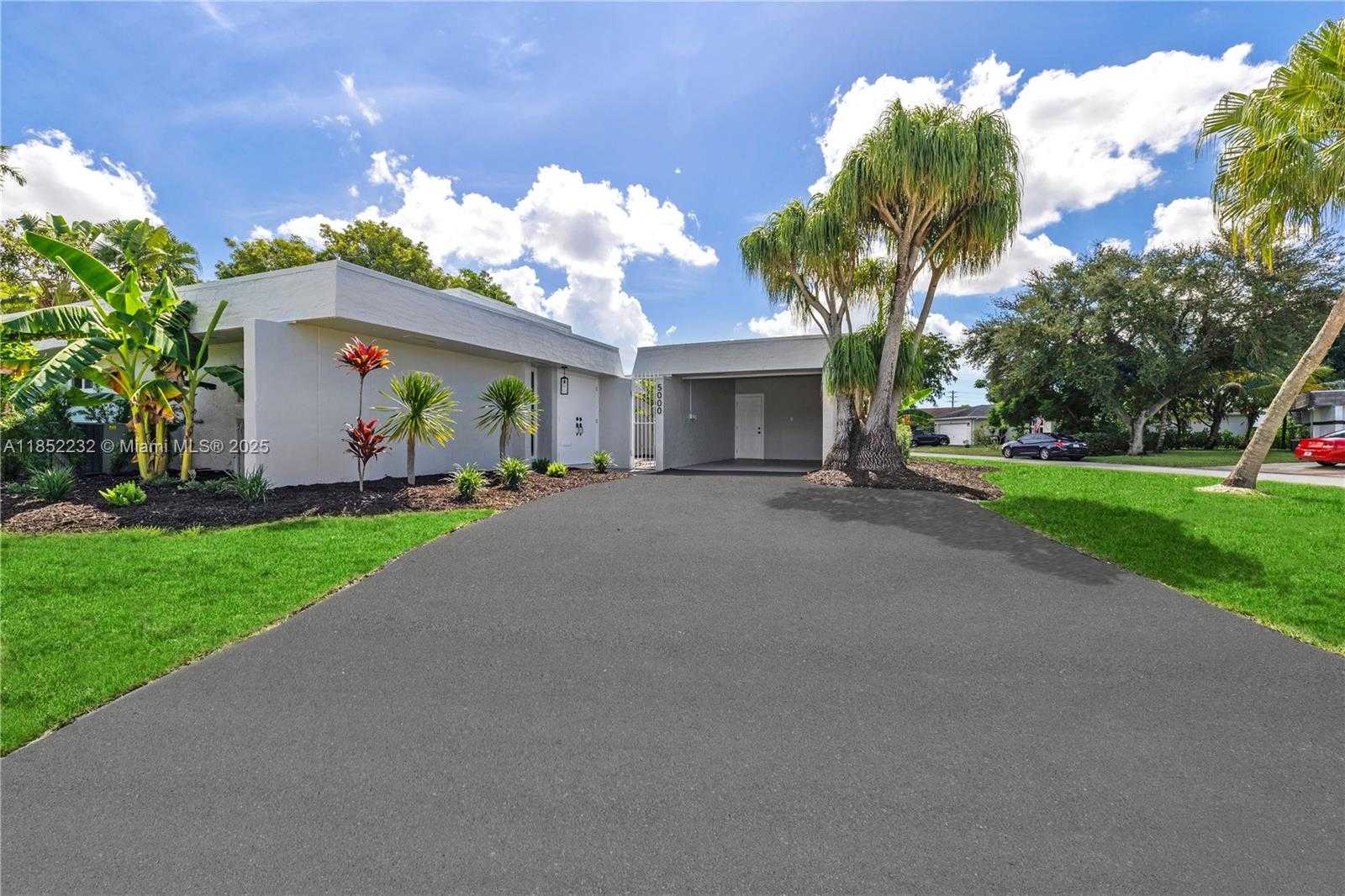 Small Image of 5000 BAYBERRY LN, Tamarac Number 37