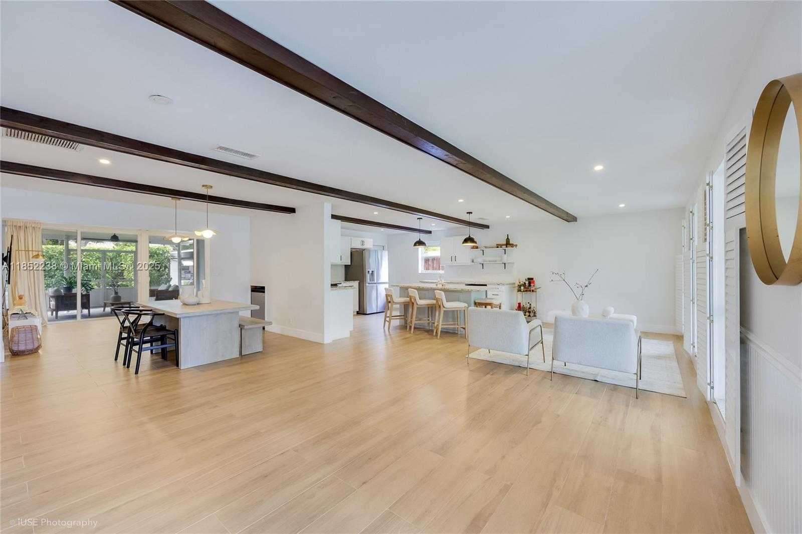Small Image of 1144 JOHNSON ST, Hollywood Number 4