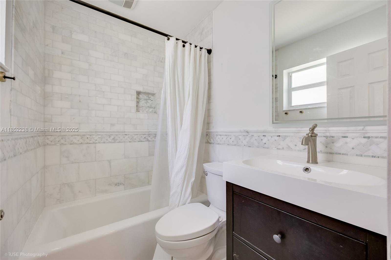 Small Image of 1144 JOHNSON ST, Hollywood Number 9