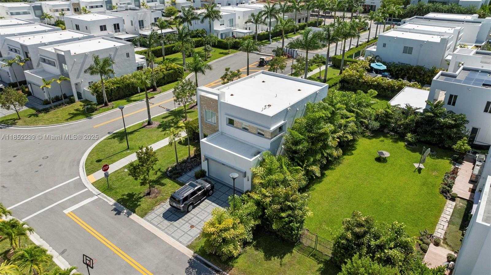 Small Image of 6810 NORTH WEST 103RD PL, Doral Number 14