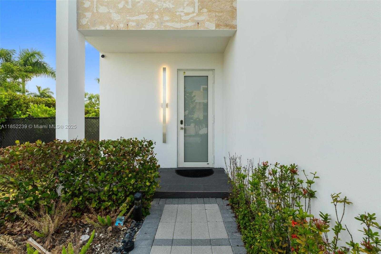 Small Image of 6810 NORTH WEST 103RD PL, Doral Number 16