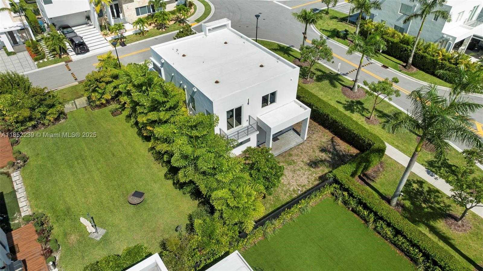 Small Image of 6810 NORTH WEST 103RD PL, Doral Number 2