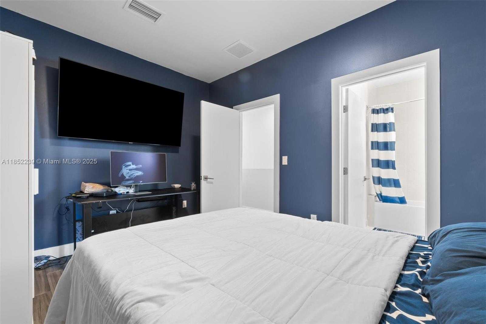 Small Image of 6810 NORTH WEST 103RD PL, Doral Number 20