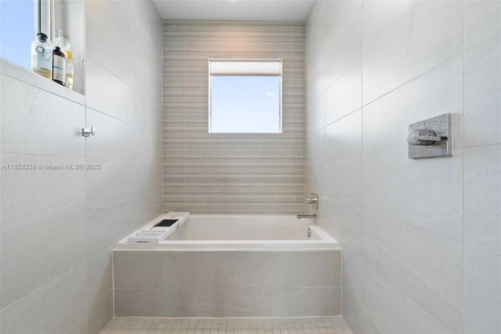 Small Image of 6810 NORTH WEST 103RD PL, Doral Number 26