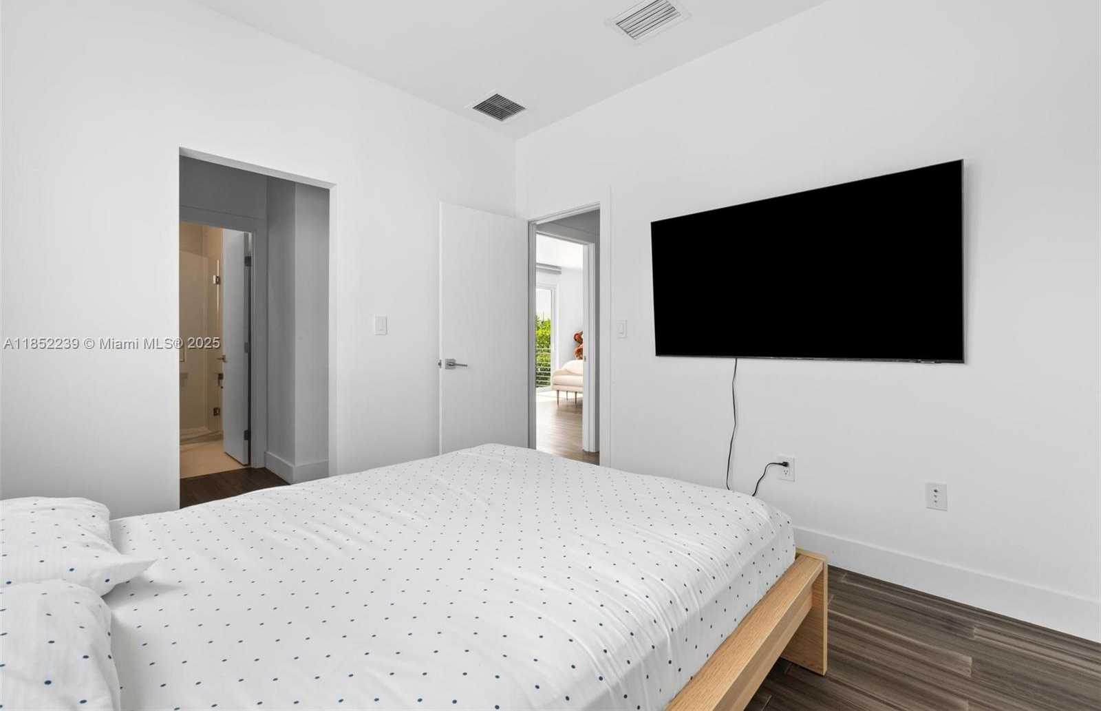 Small Image of 6810 NORTH WEST 103RD PL, Doral Number 30