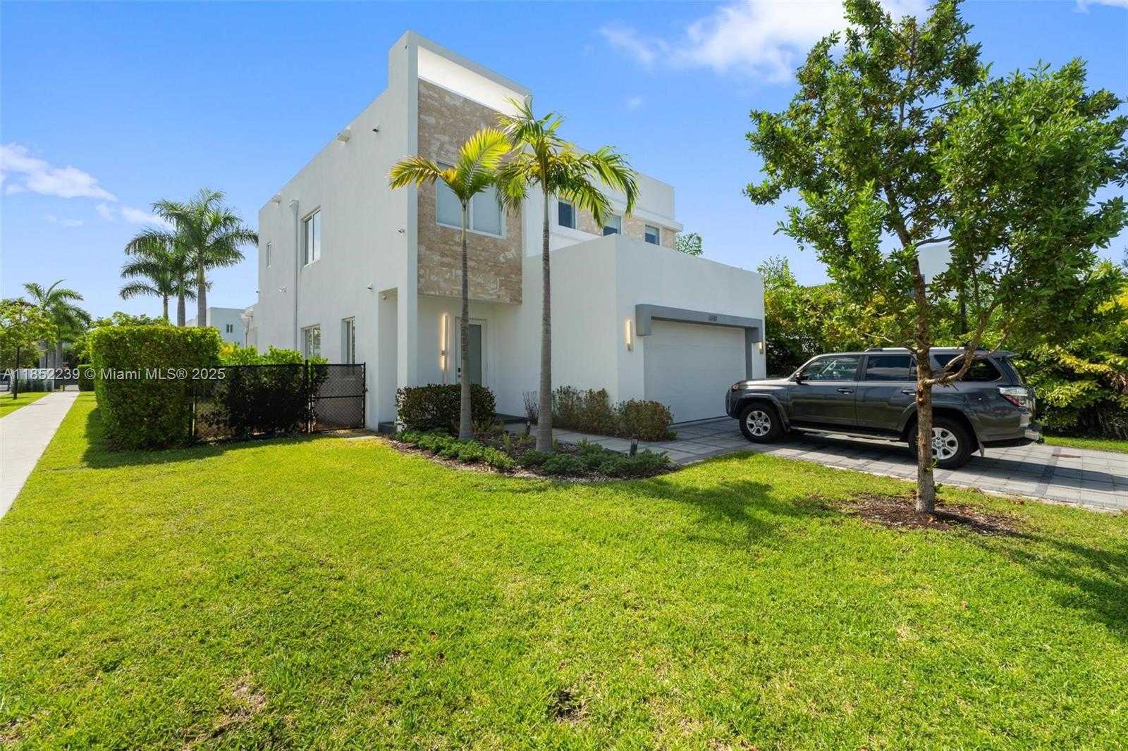 Small Image of 6810 NORTH WEST 103RD PL, Doral Number 31