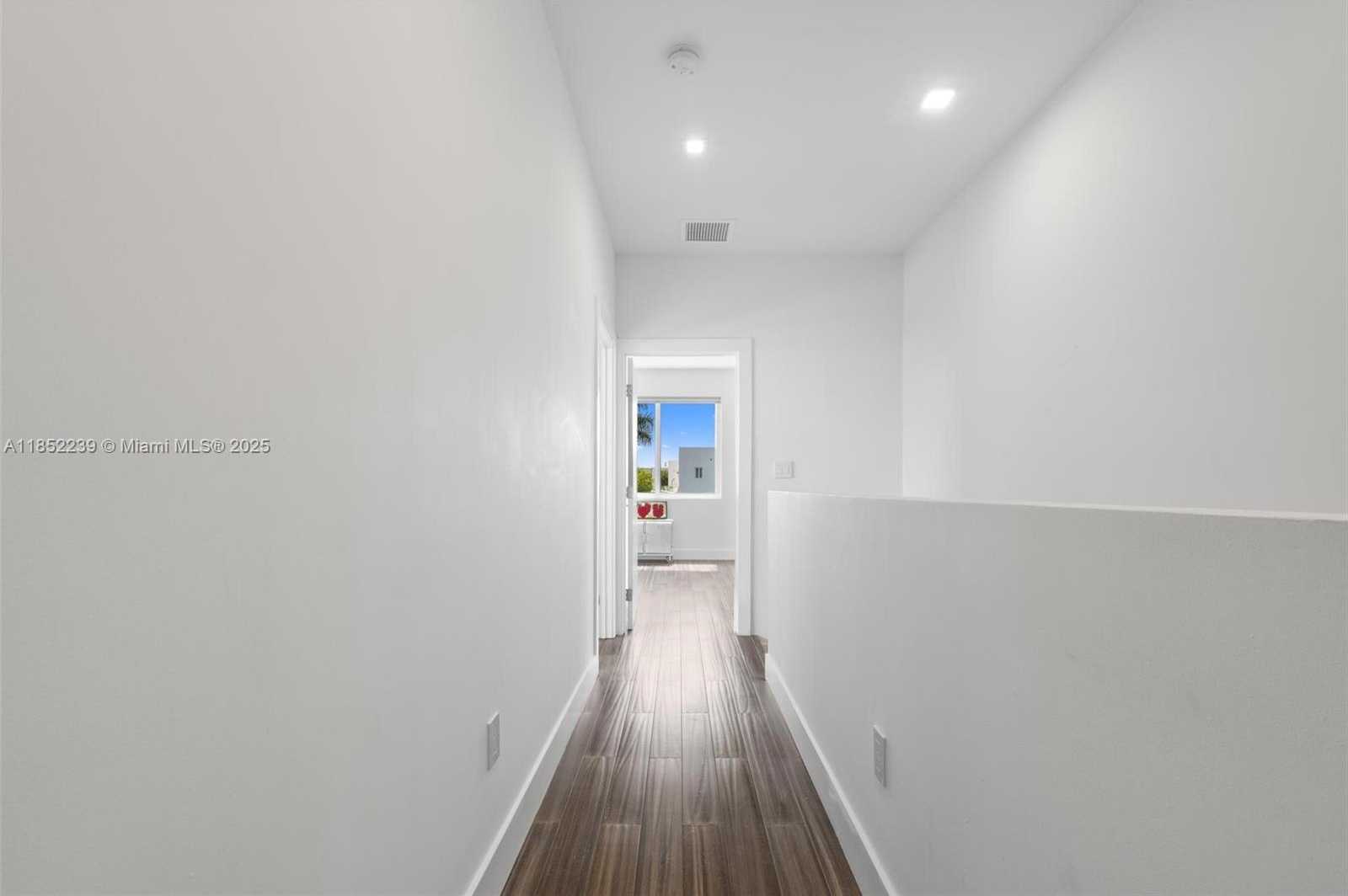 Small Image of 6810 NORTH WEST 103RD PL, Doral Number 36