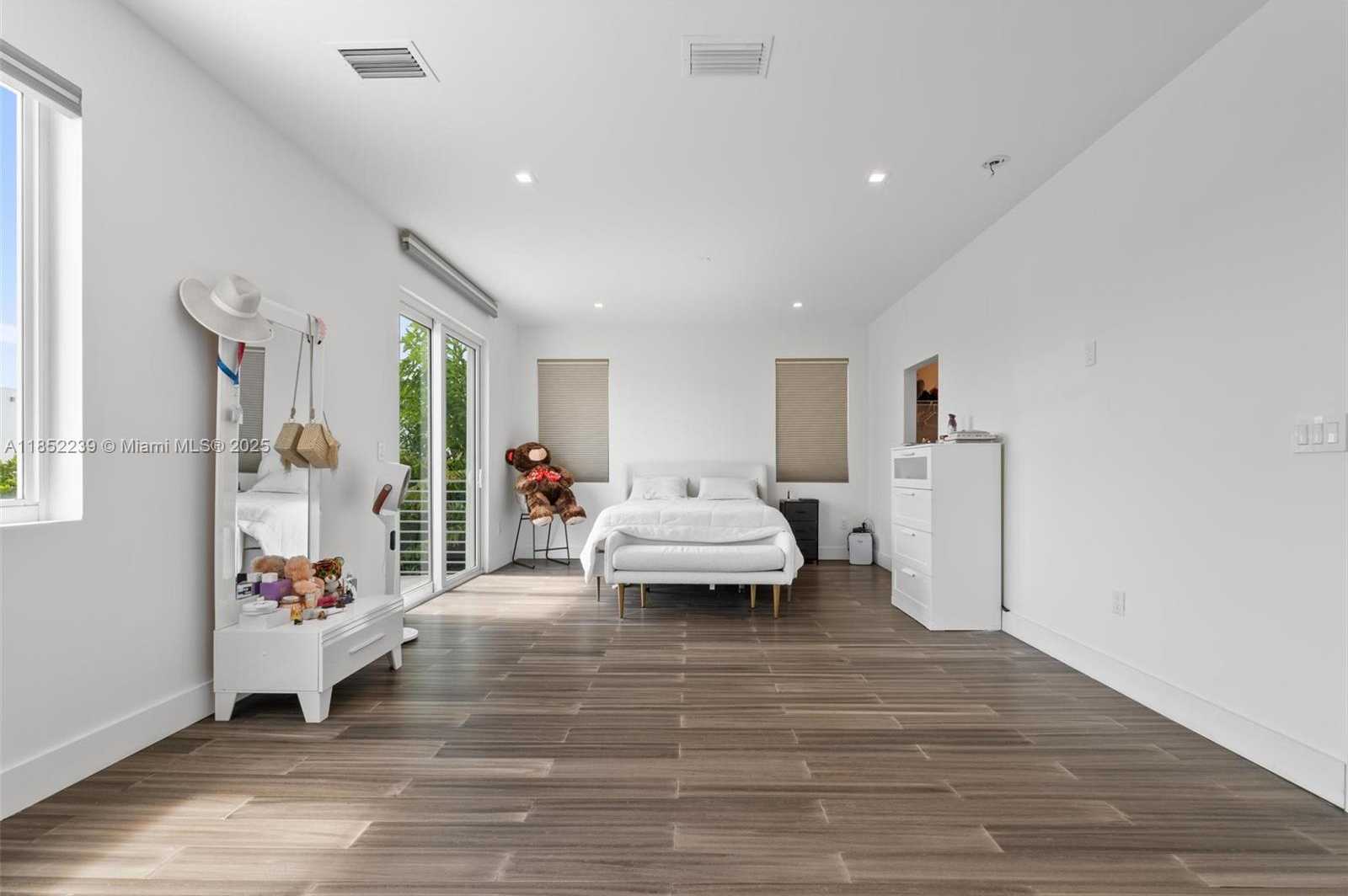 Small Image of 6810 NORTH WEST 103RD PL, Doral Number 37