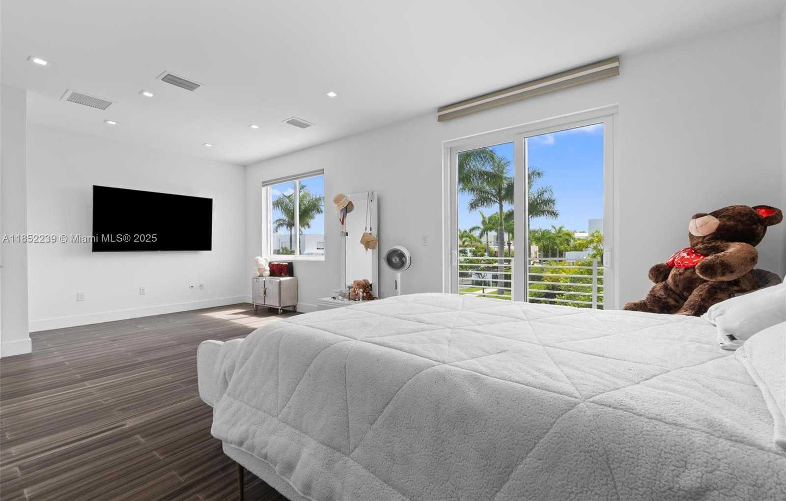 Small Image of 6810 NORTH WEST 103RD PL, Doral Number 38