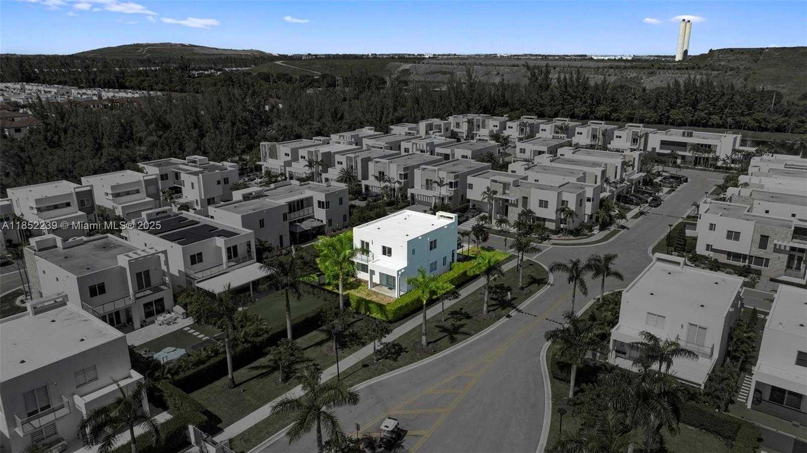 Small Image of 6810 NORTH WEST 103RD PL, Doral Number 4