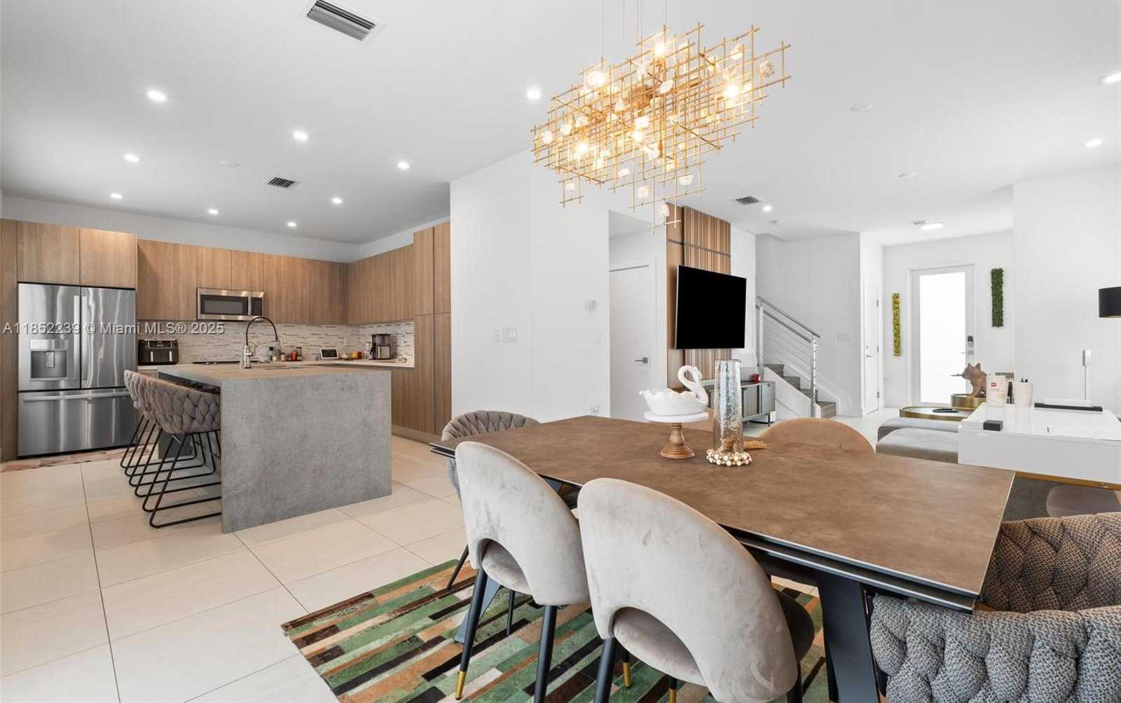 Small Image of 6810 NORTH WEST 103RD PL, Doral Number 43