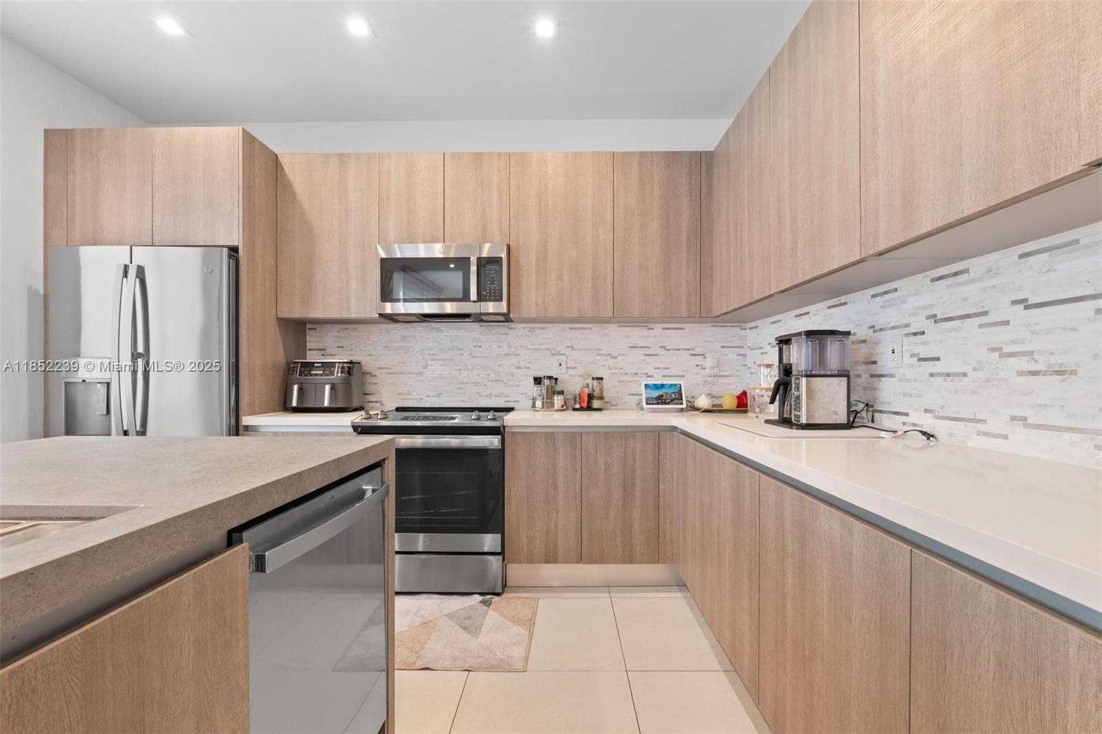 Small Image of 6810 NORTH WEST 103RD PL, Doral Number 45