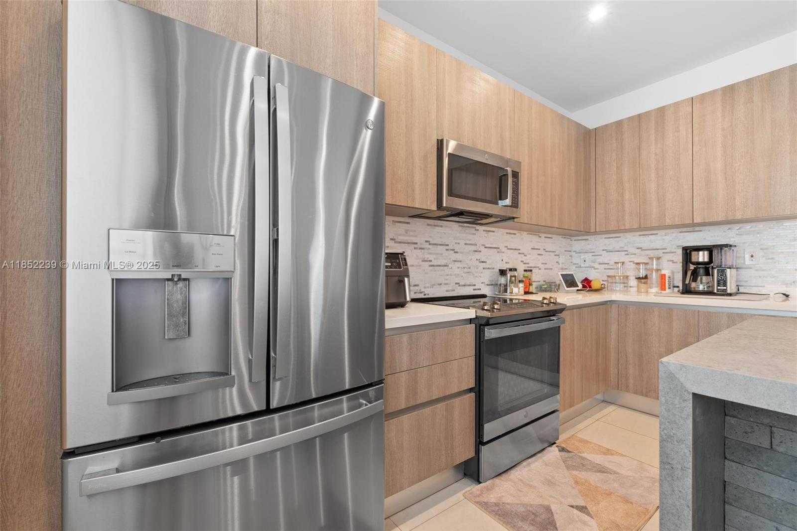 Small Image of 6810 NORTH WEST 103RD PL, Doral Number 47