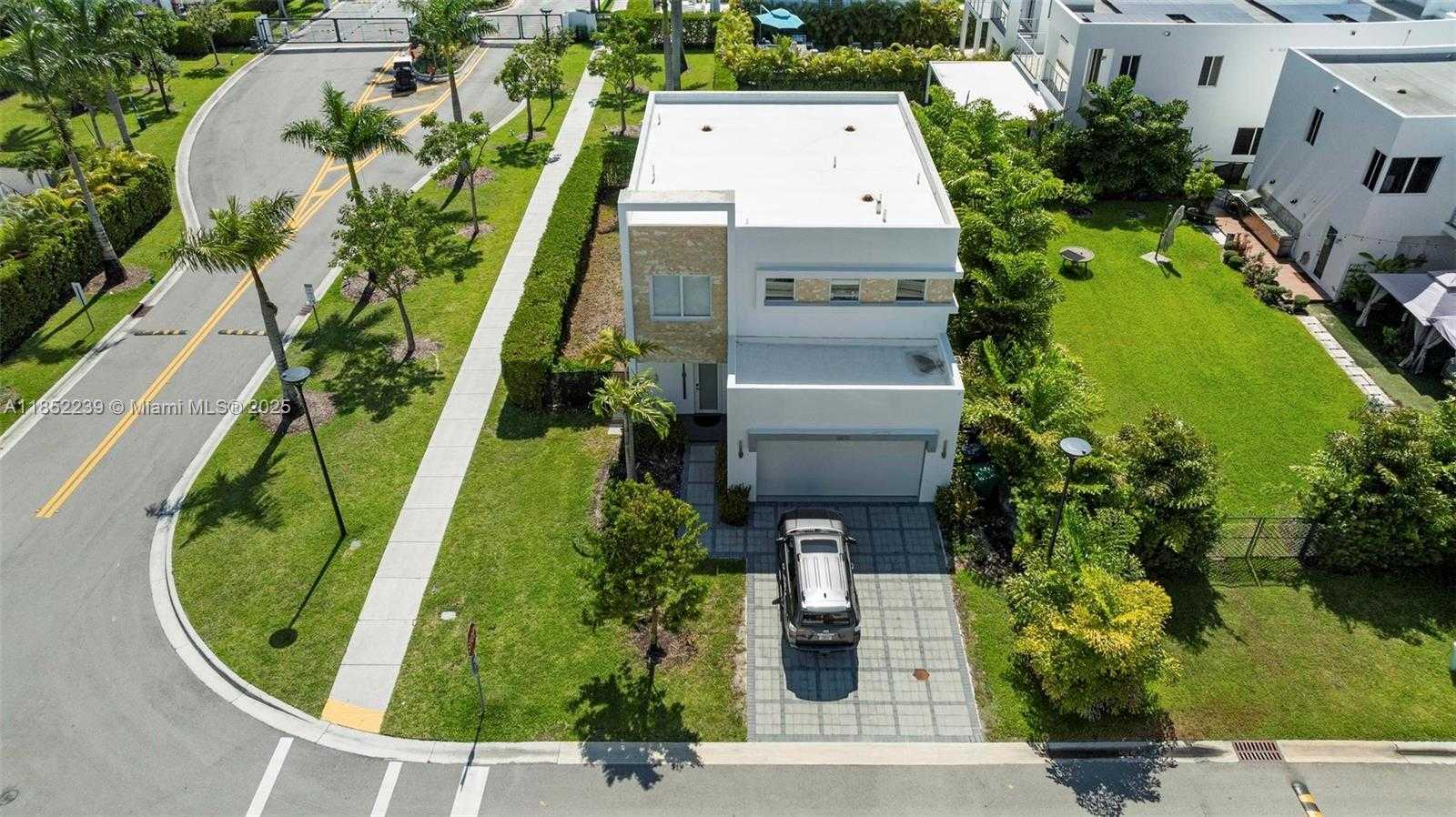 Small Image of 6810 NORTH WEST 103RD PL, Doral Number 5