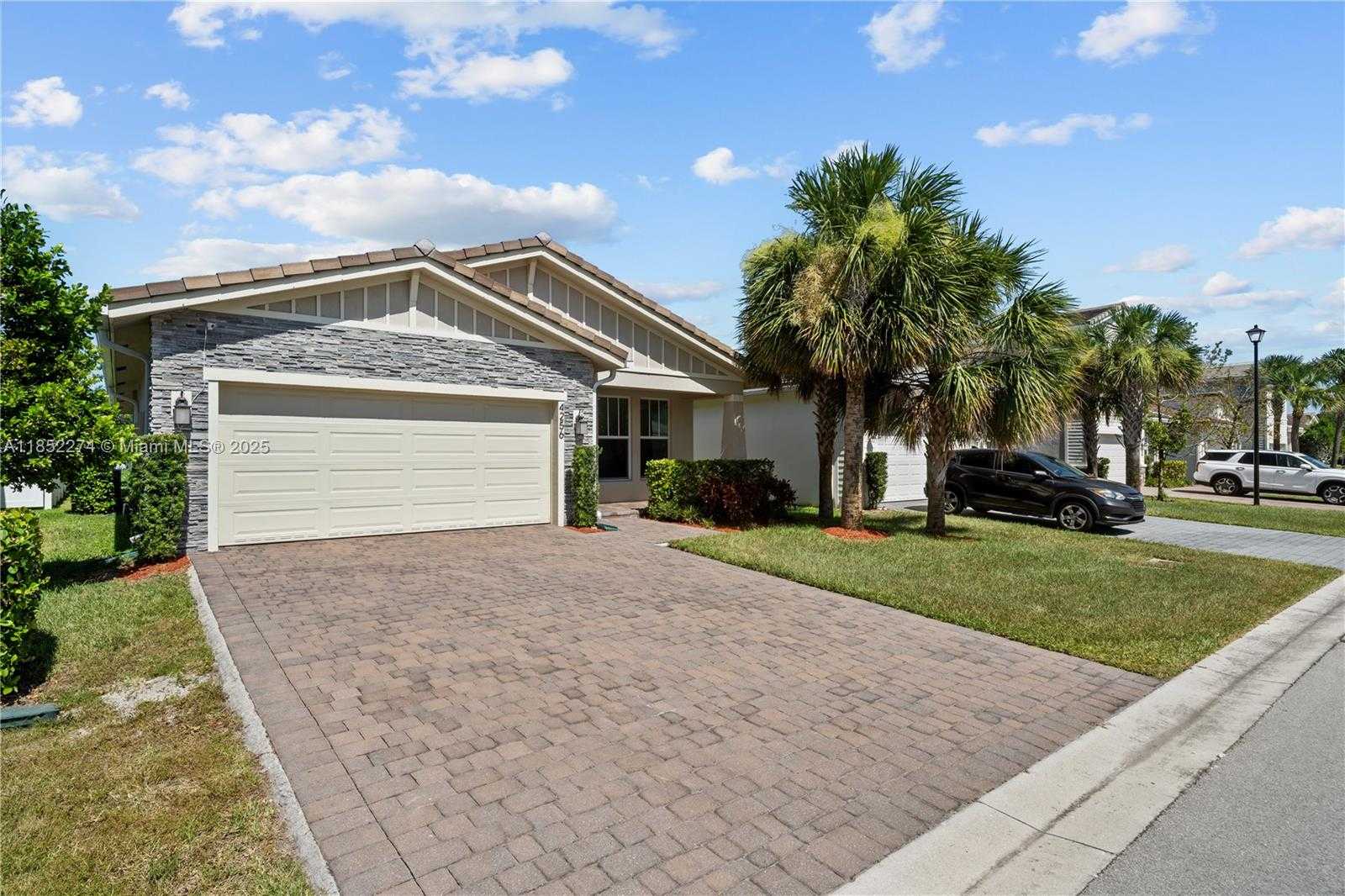 Small Image of 4256 MARINA WAY, Deerfield Beach Number 2