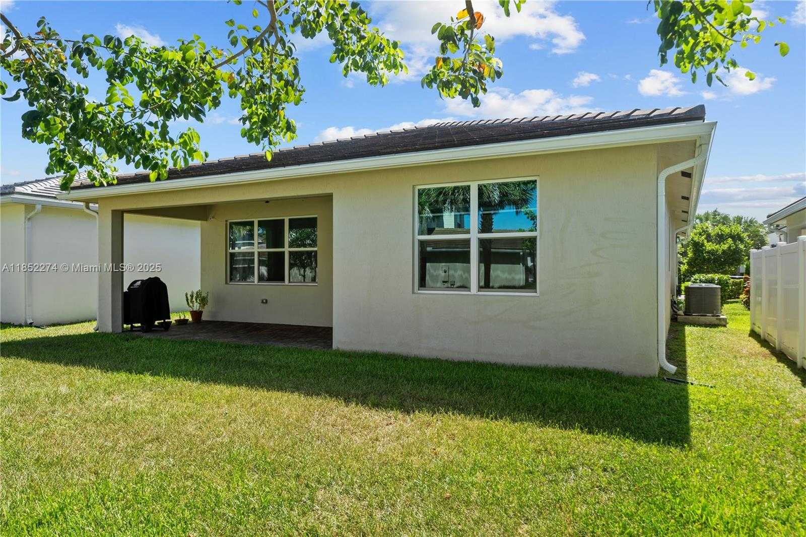 Small Image of 4256 MARINA WAY, Deerfield Beach Number 34