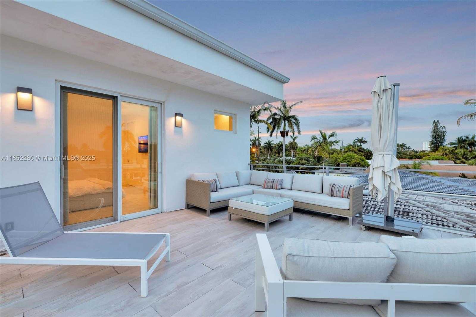 Small Image of 1243 WASHINGTON ST, Hollywood Number 22