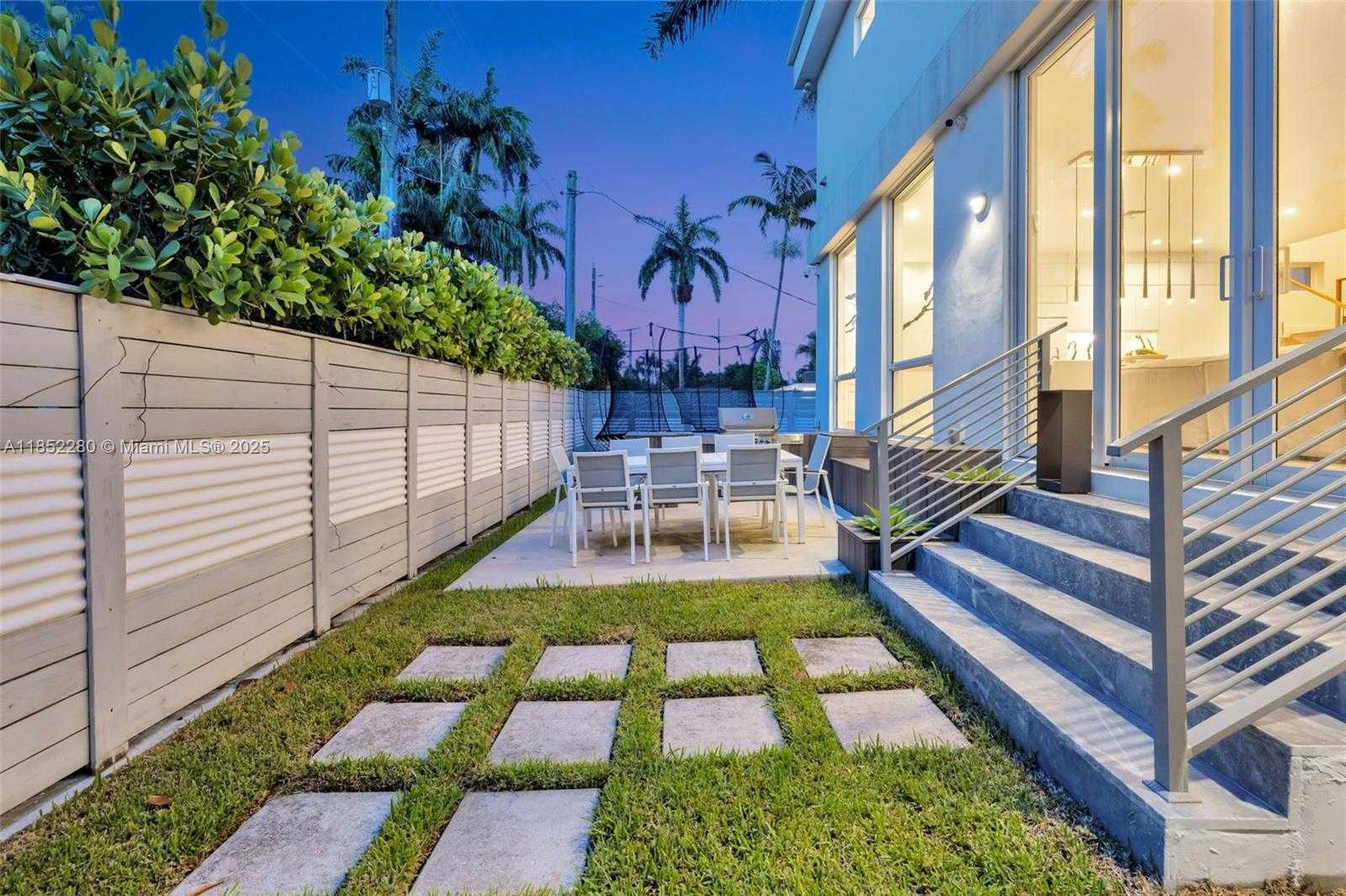 Small Image of 1243 WASHINGTON ST, Hollywood Number 25