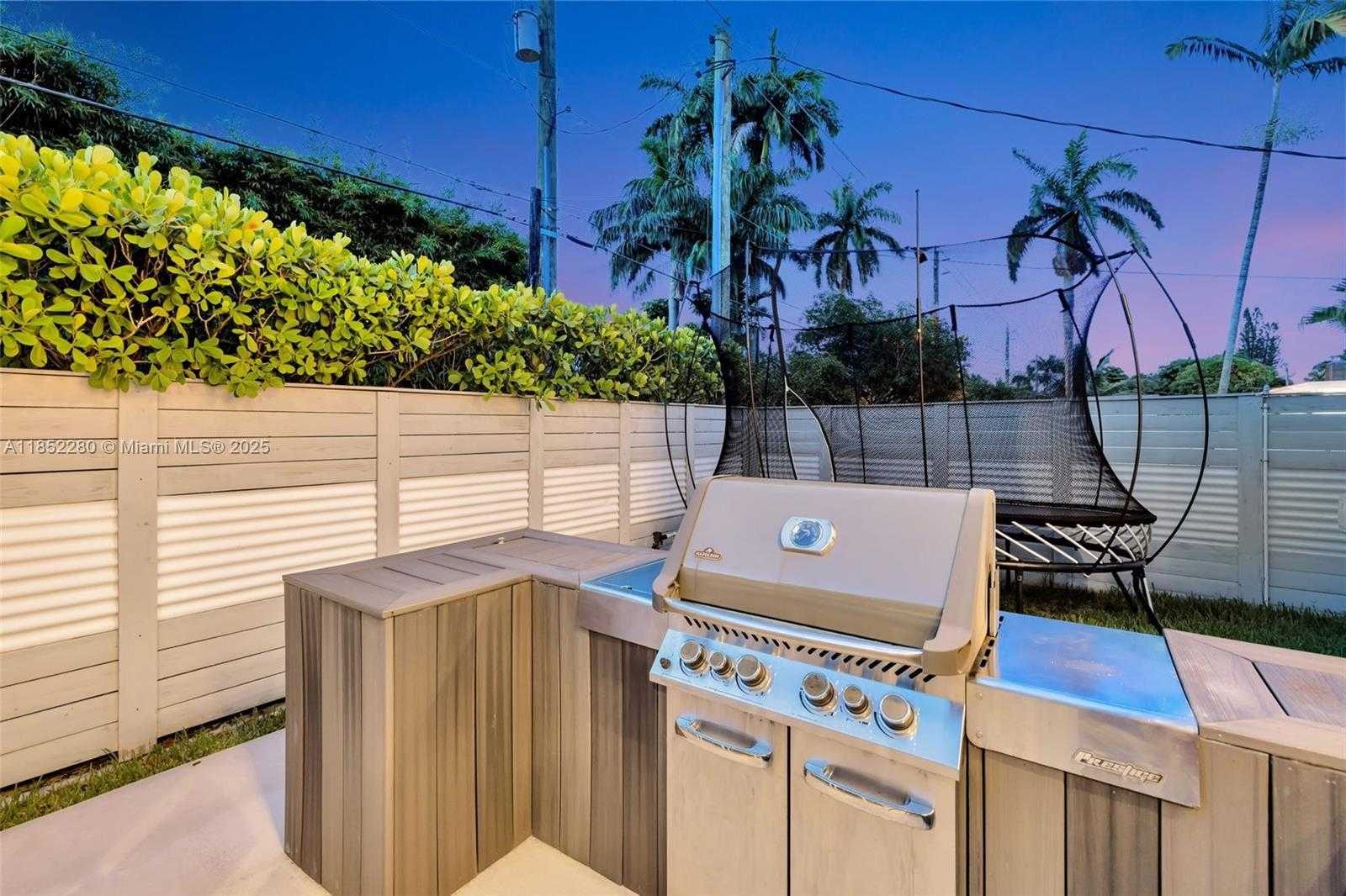 Small Image of 1243 WASHINGTON ST, Hollywood Number 27