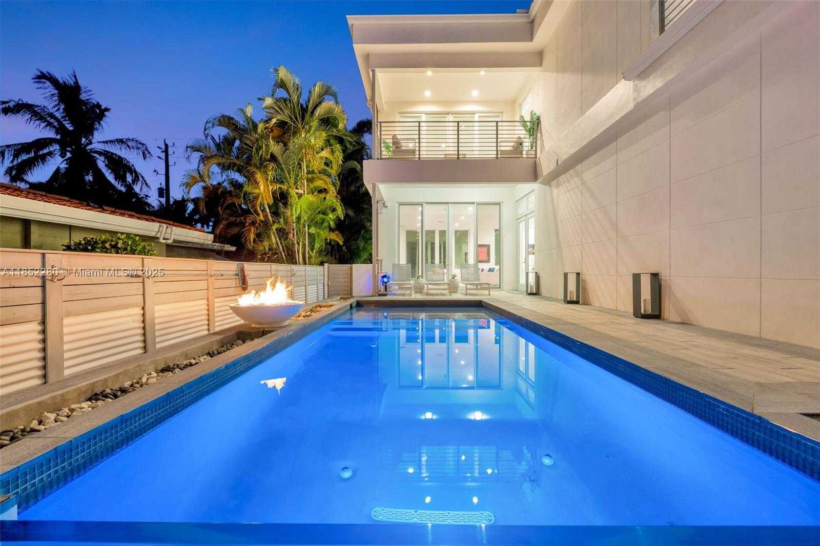 Small Image of 1243 WASHINGTON ST, Hollywood Number 4