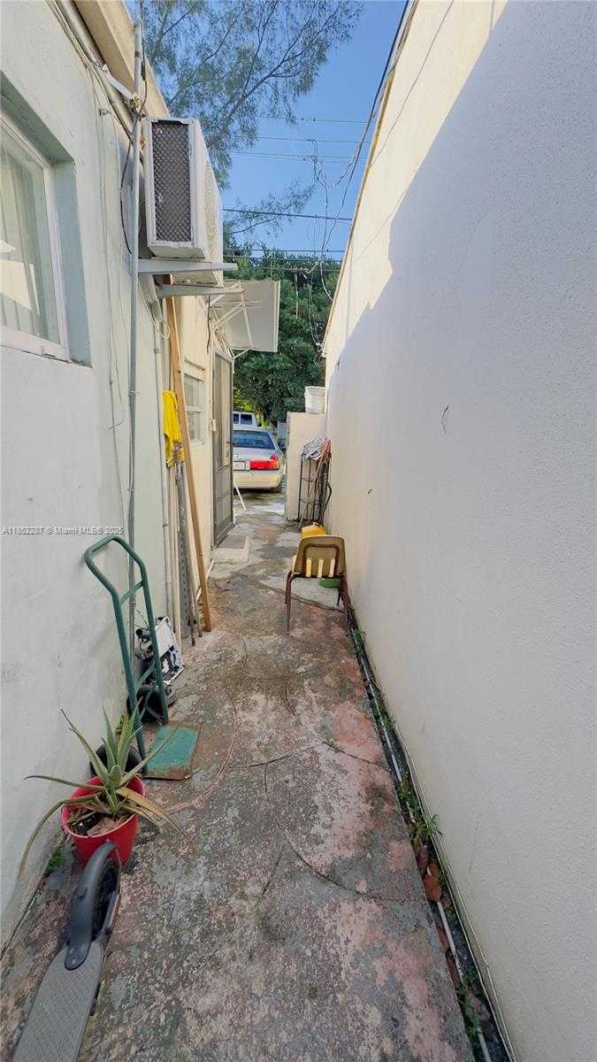 Small Image of 509 EAST 21ST ST, Hialeah Number 23