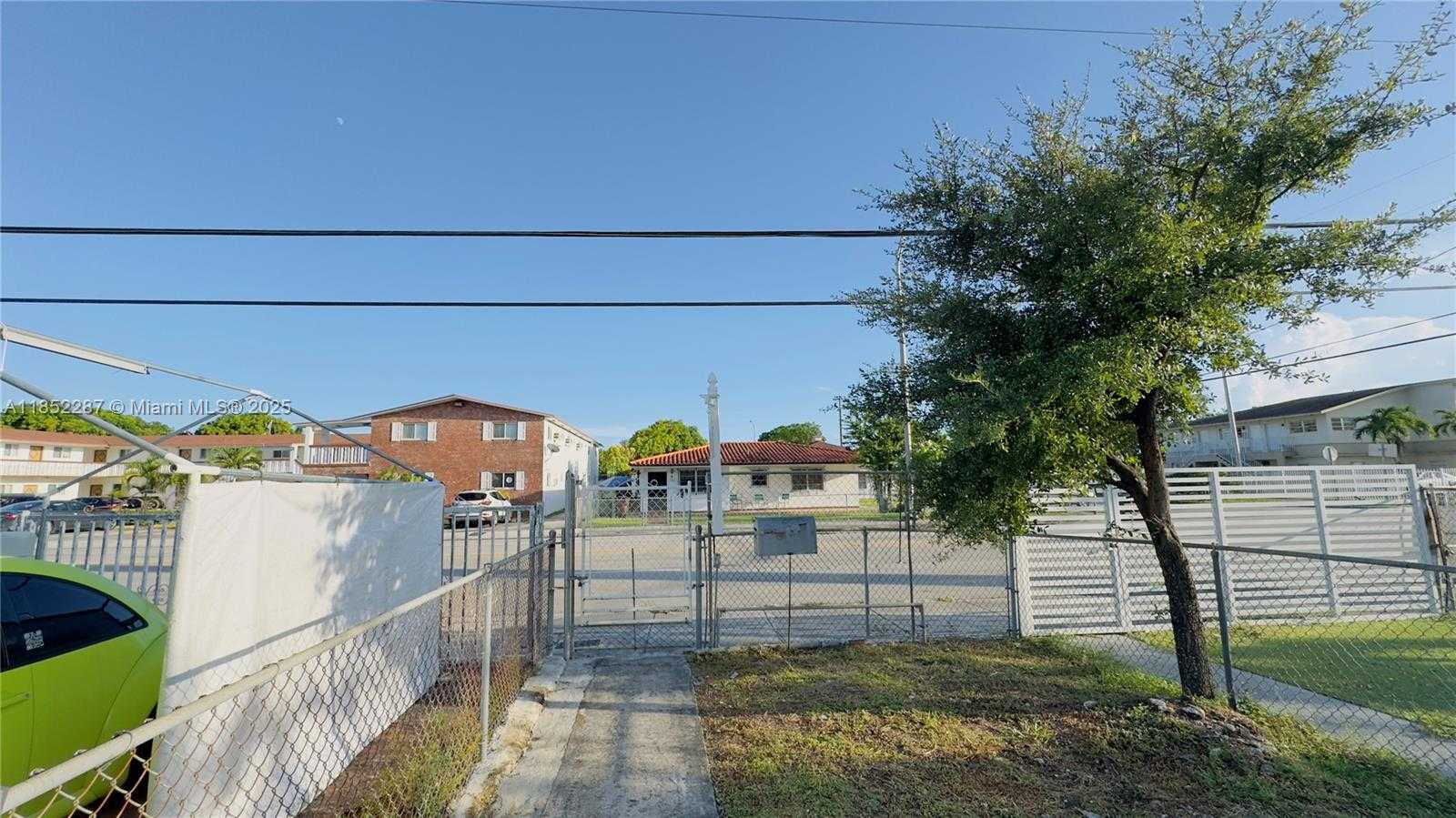 Small Image of 509 EAST 21ST ST, Hialeah Number 3