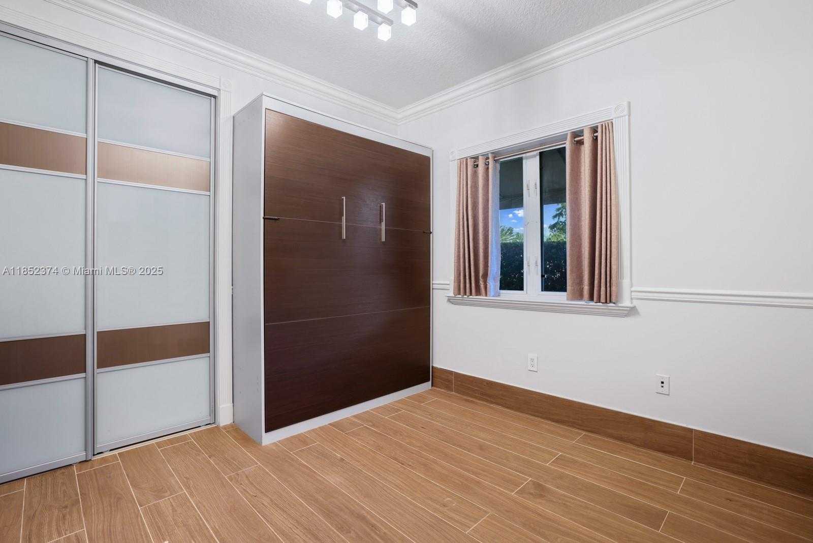 Small Image of 176 SOUTH HIBISCUS DR, Miami Beach Number 29