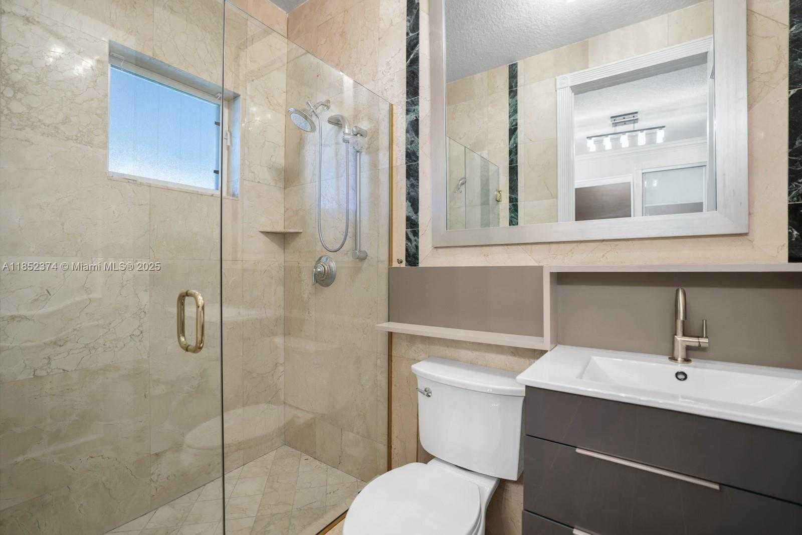 Small Image of 176 SOUTH HIBISCUS DR, Miami Beach Number 36