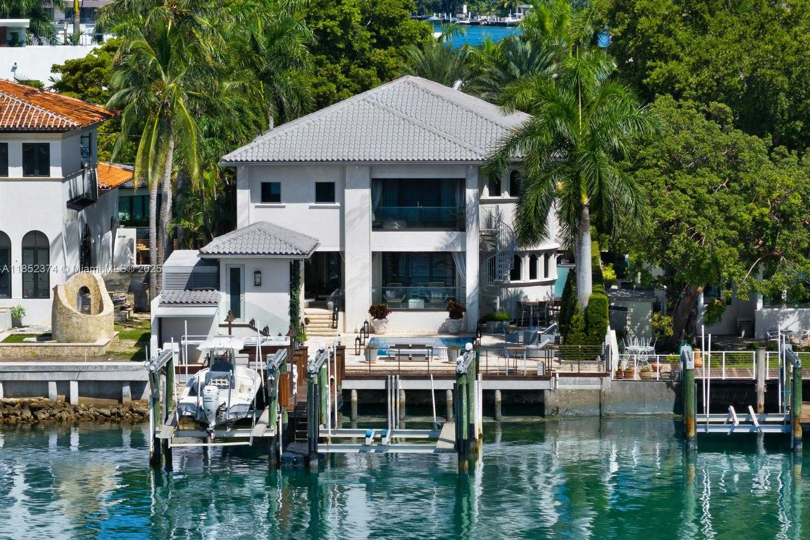 Small Image of 176 SOUTH HIBISCUS DR, Miami Beach Number 58