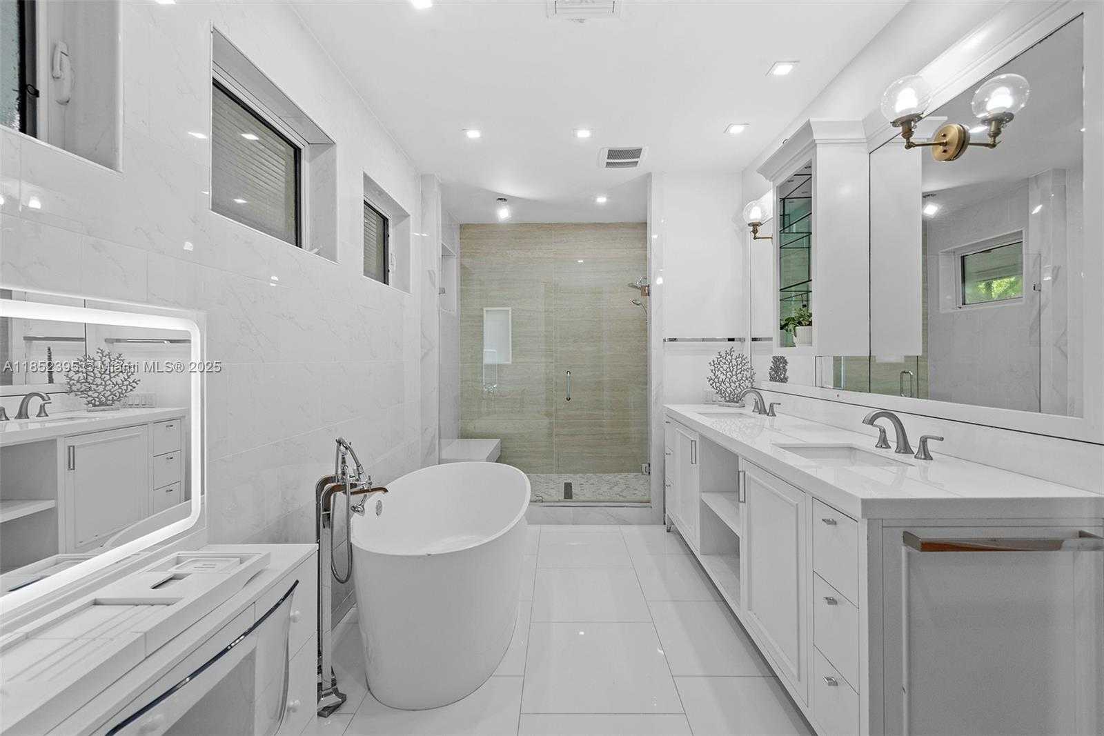 Small Image of 194 GOLDEN BEACH DR, Golden Beach Number 24