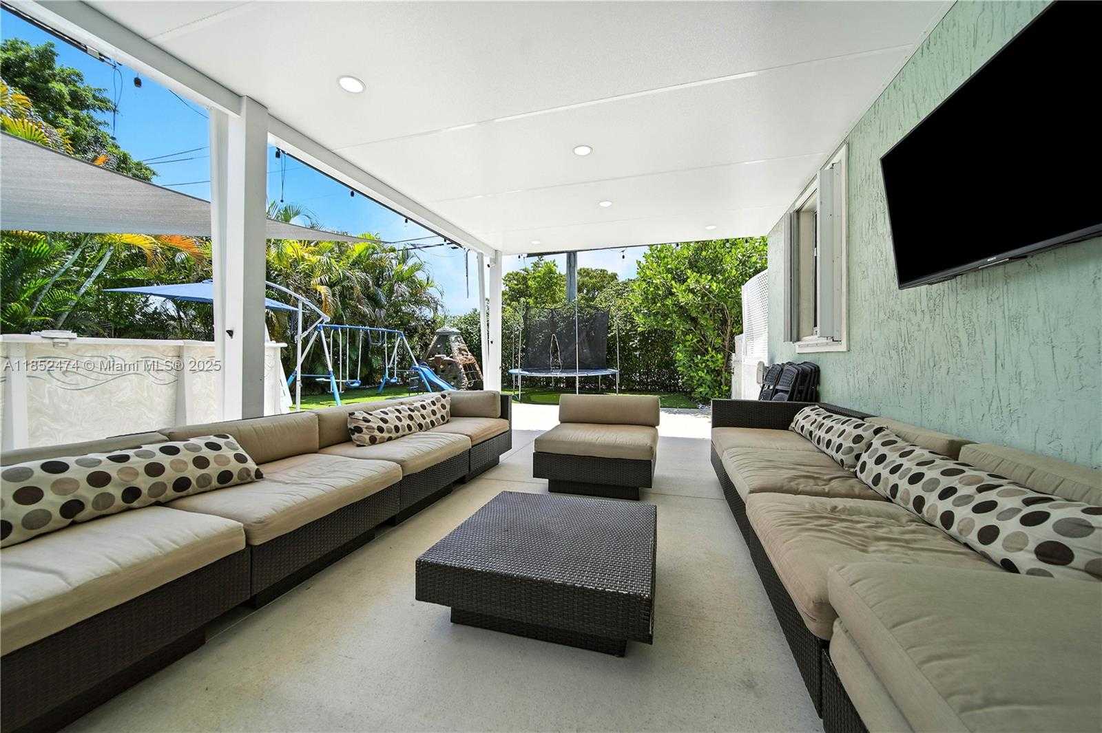 Small Image of 5005 EAST 6TH AVE, Hialeah Number 25