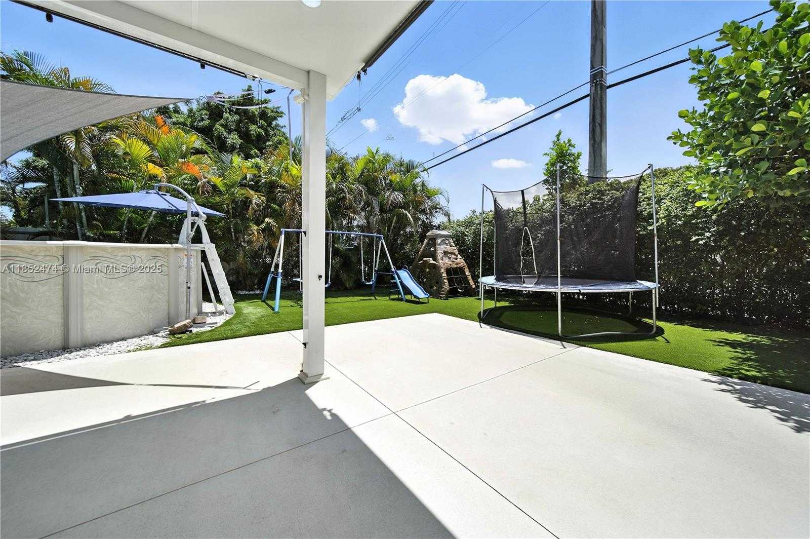 Small Image of 5005 EAST 6TH AVE, Hialeah Number 27