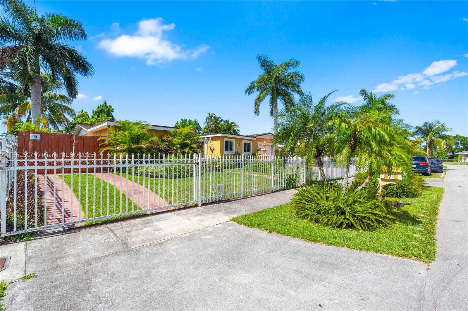 Small Image of 15440 SOUTH WEST 294TH TER, Homestead Number 4