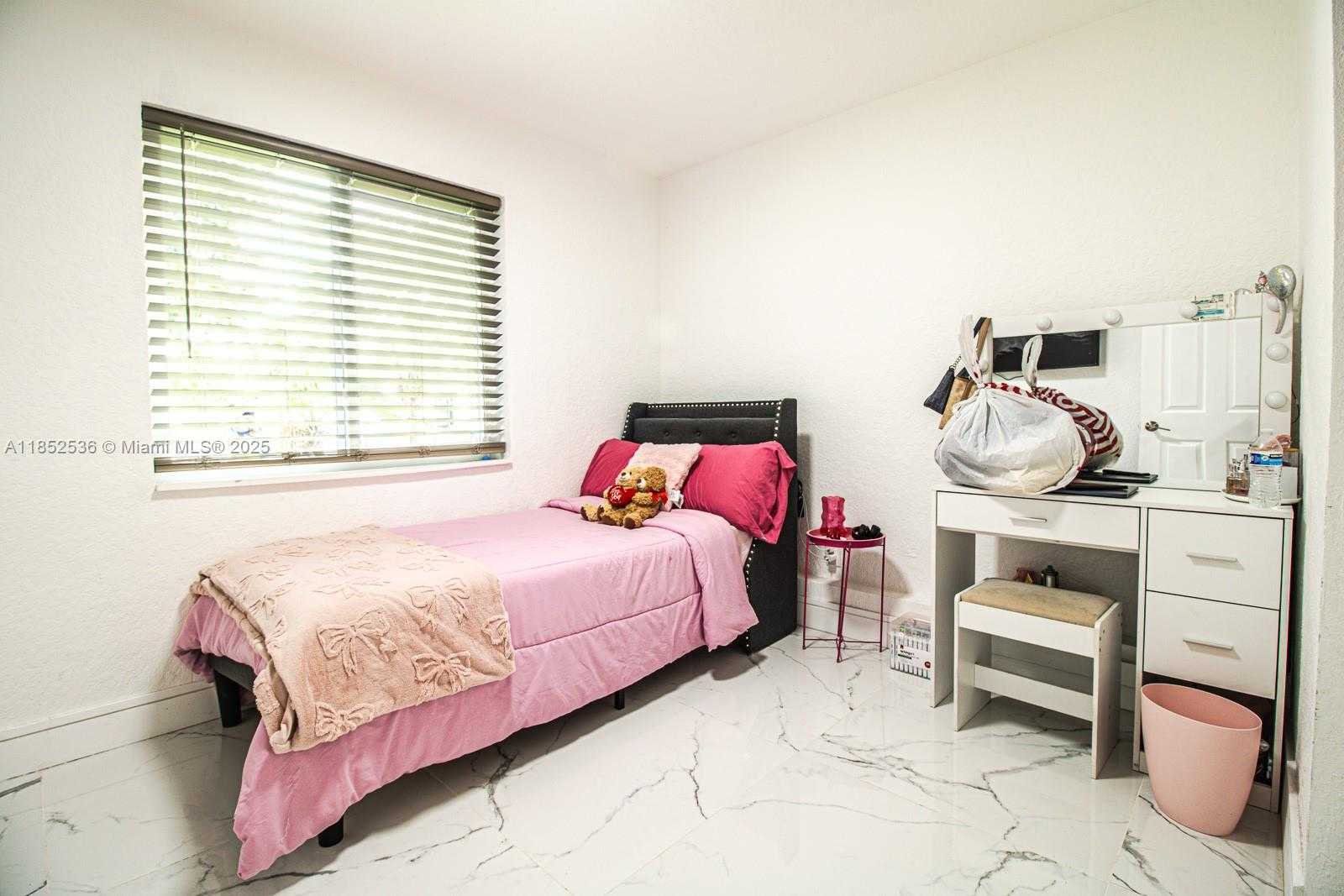 Small Image of 5601 SOUTH WEST 38TH ST, Davie Number 11