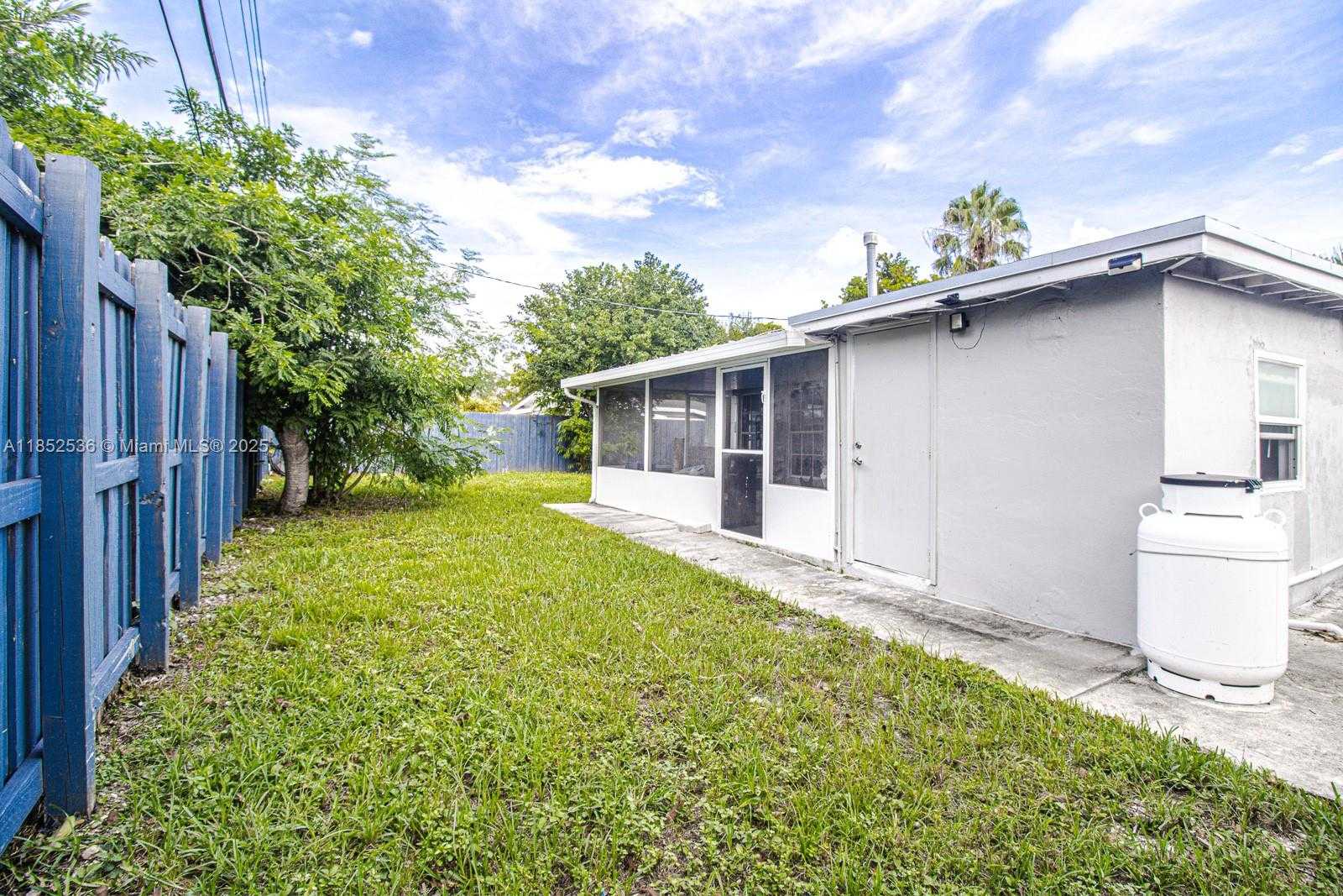 Small Image of 5601 SOUTH WEST 38TH ST, Davie Number 17