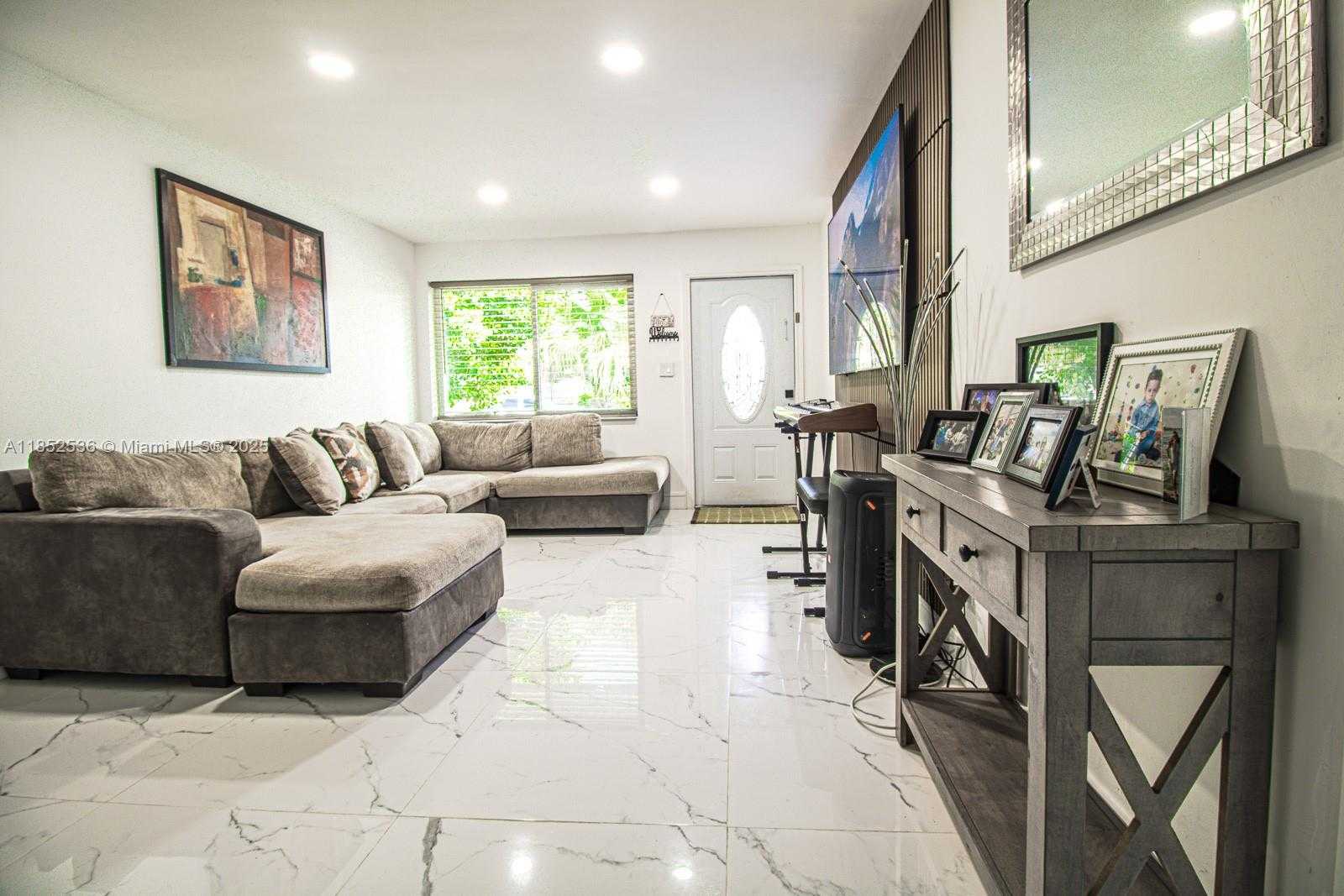 Small Image of 5601 SOUTH WEST 38TH ST, Davie Number 4