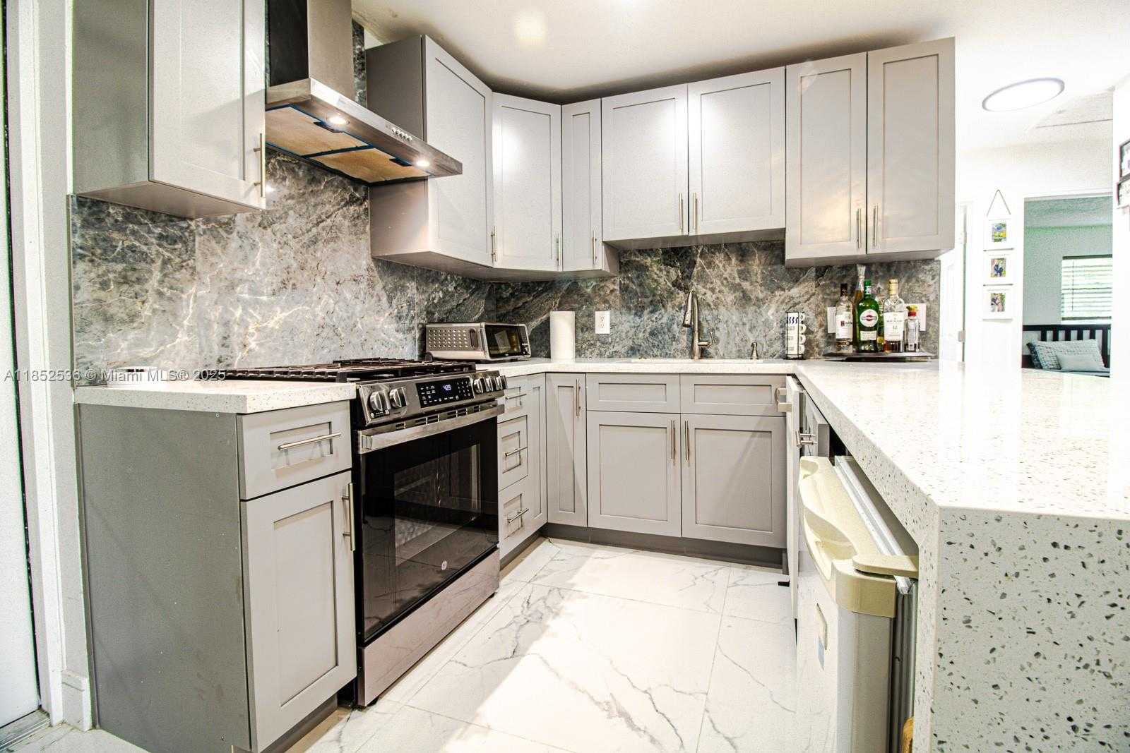 Small Image of 5601 SOUTH WEST 38TH ST, Davie Number 5