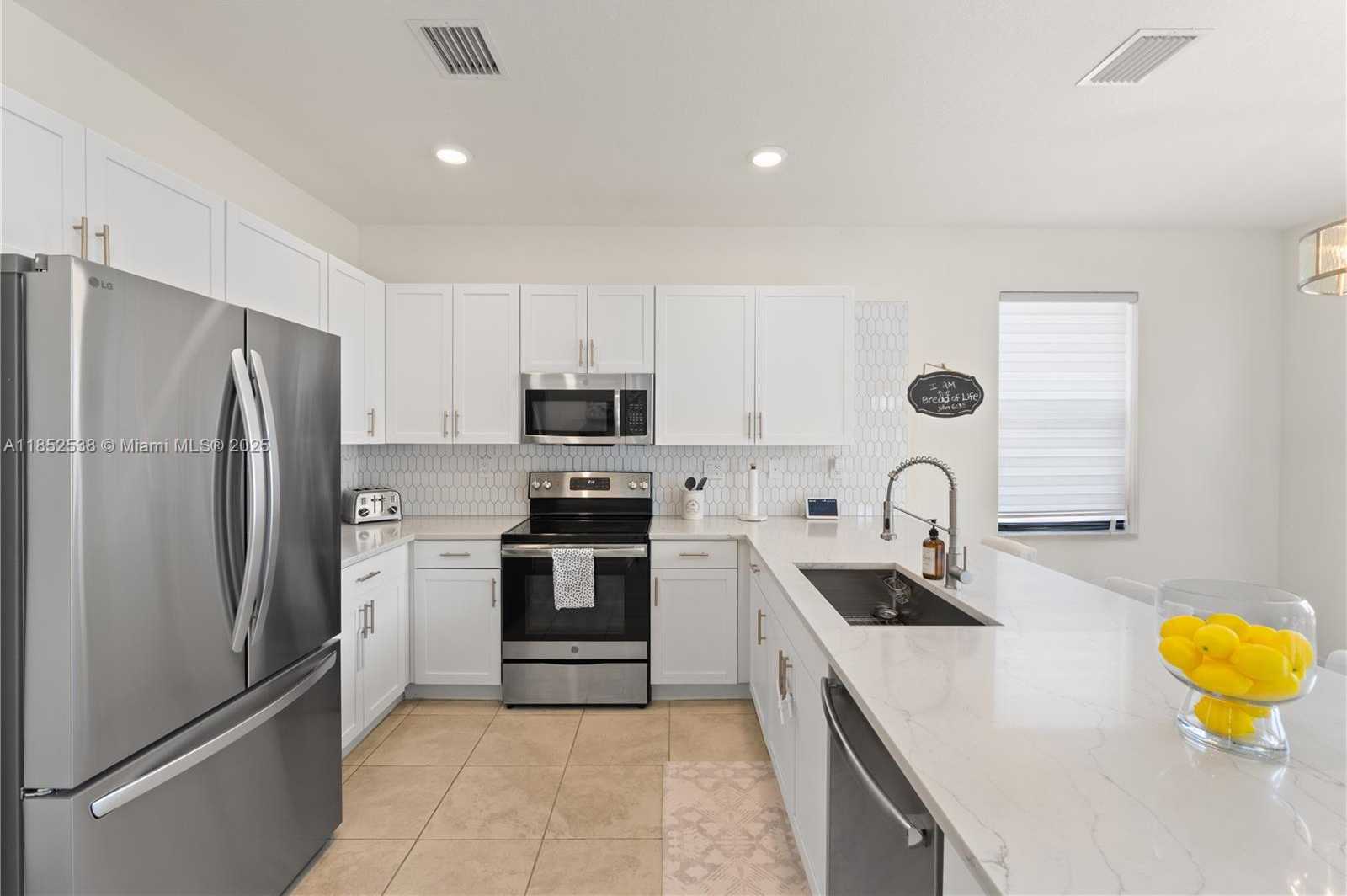 Small Image of 10488 WEST 35TH WAY, Hialeah Number 12