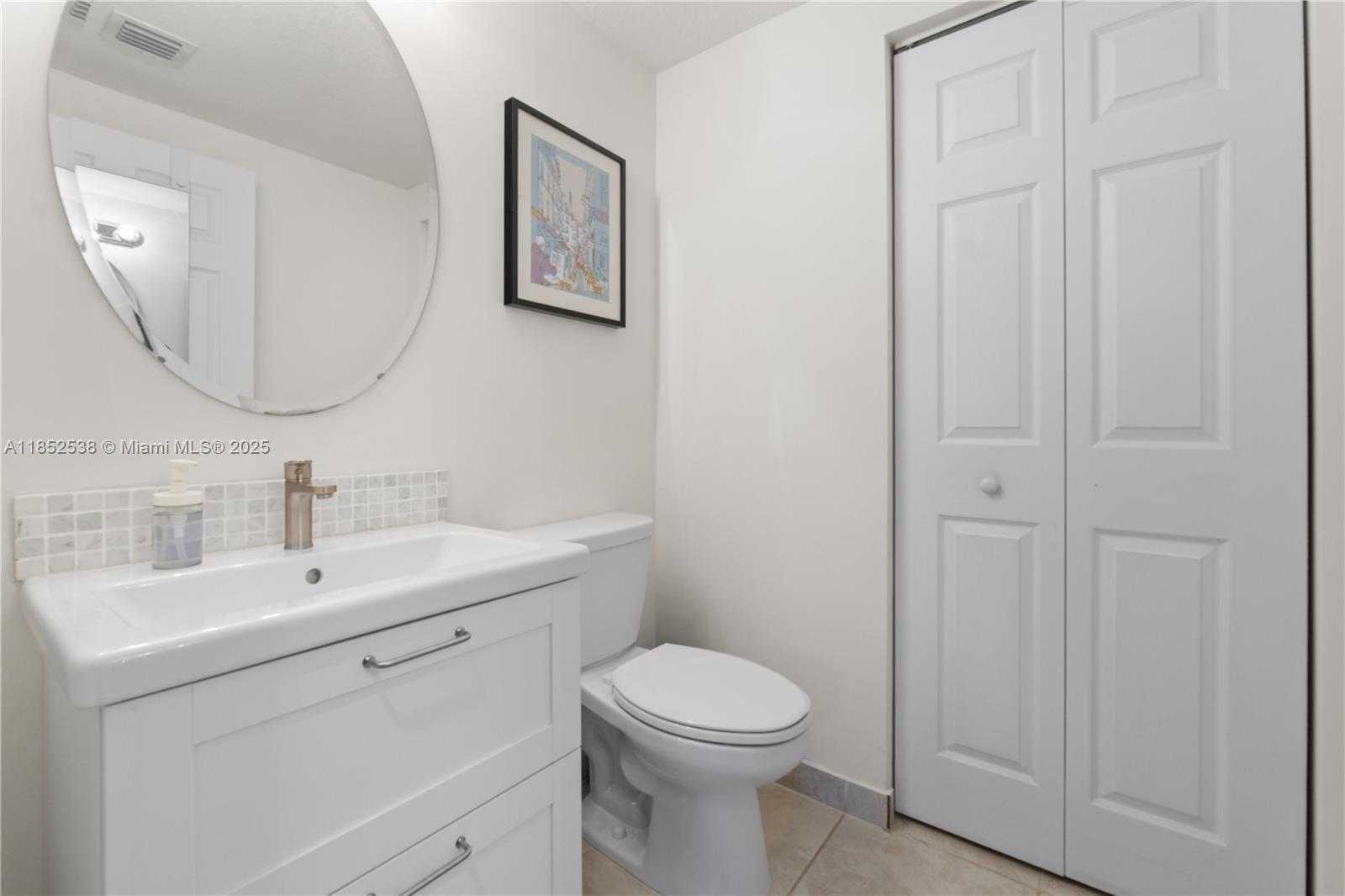 Small Image of 10488 WEST 35TH WAY, Hialeah Number 13