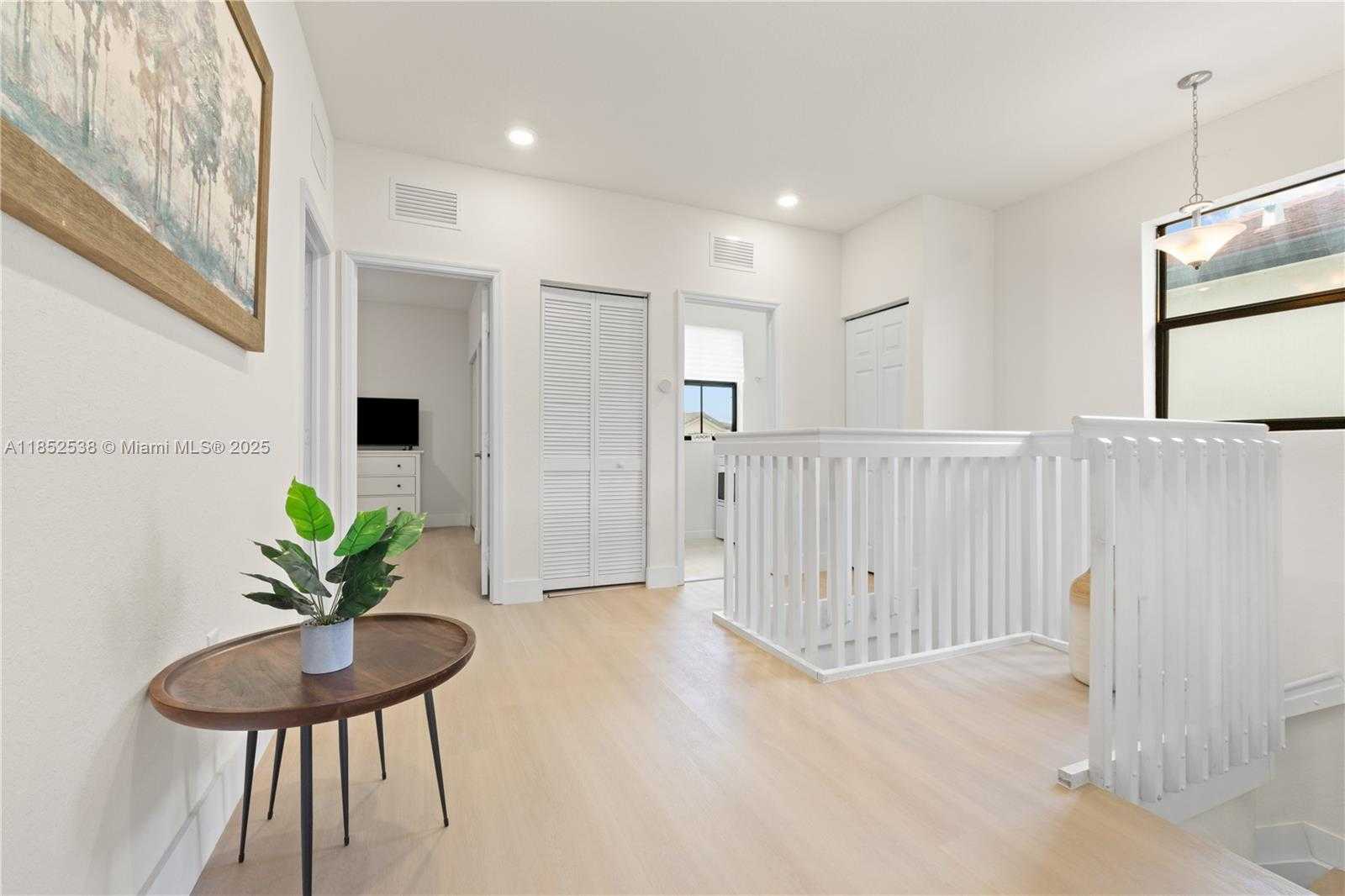 Small Image of 10488 WEST 35TH WAY, Hialeah Number 15